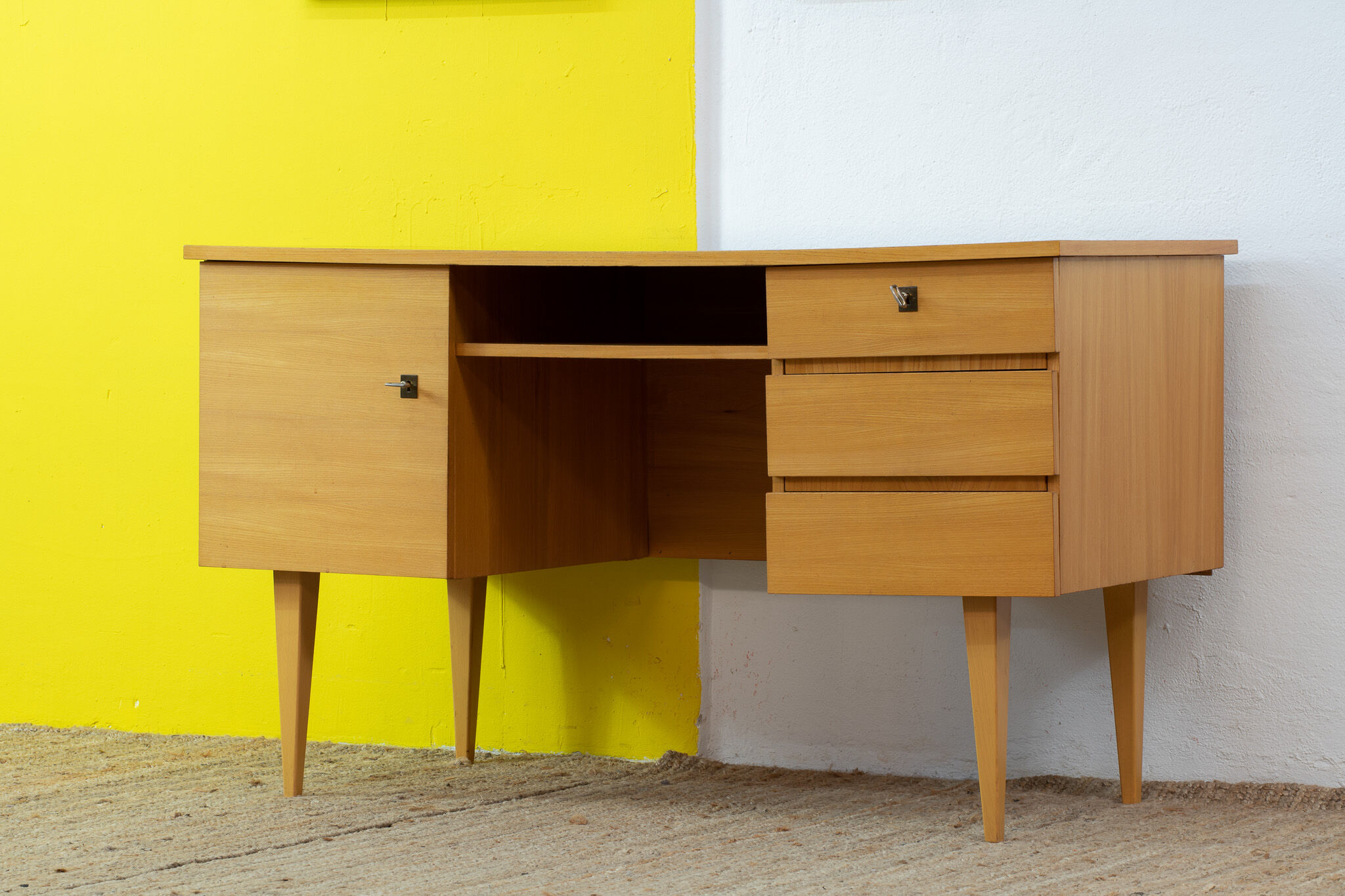 Vintage Scandinavian Office – 130 cm