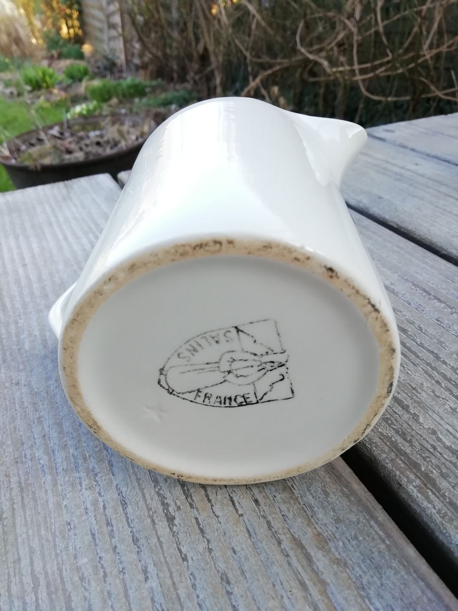 Lot de pichets blancs en porcelaine