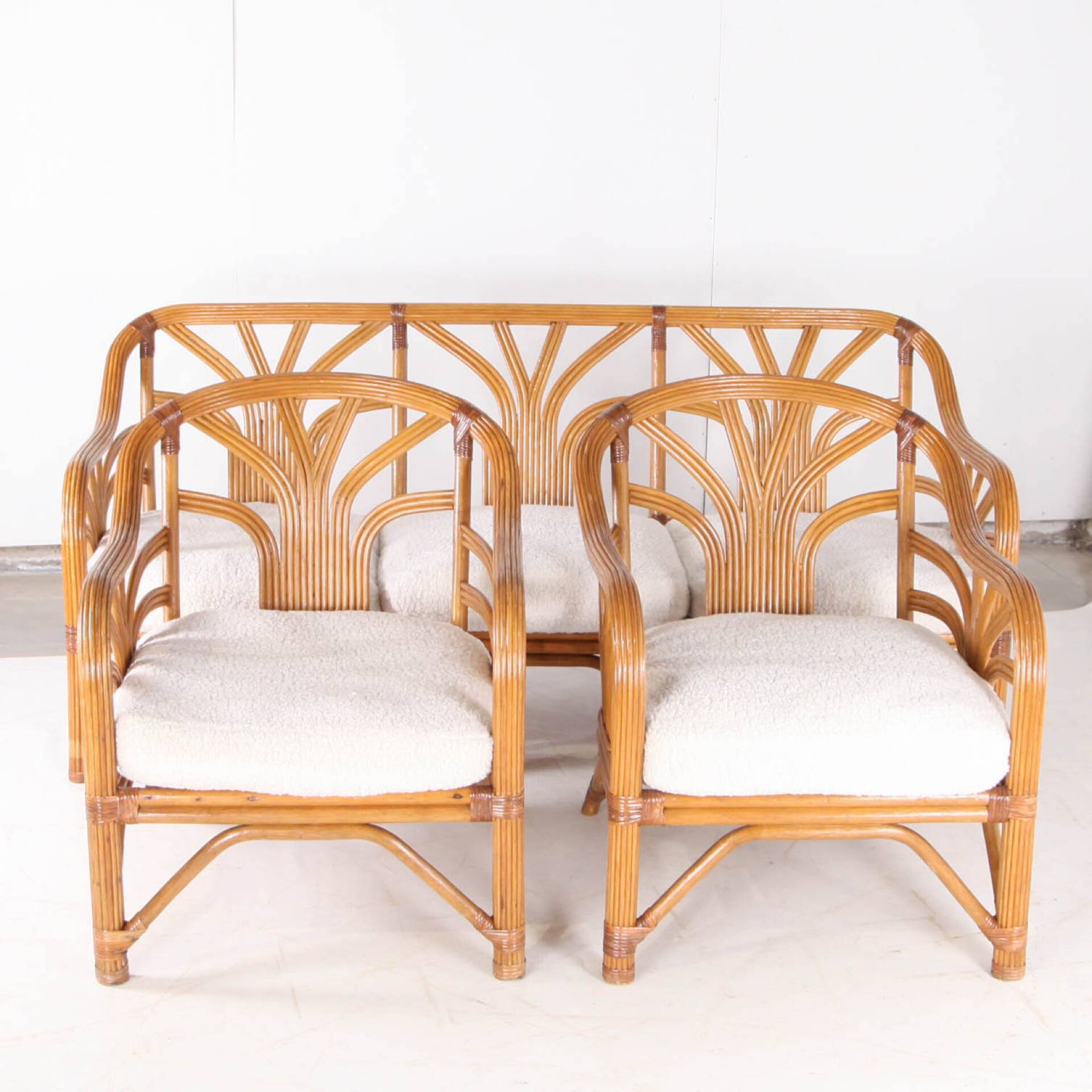 Vintage rattan lounge