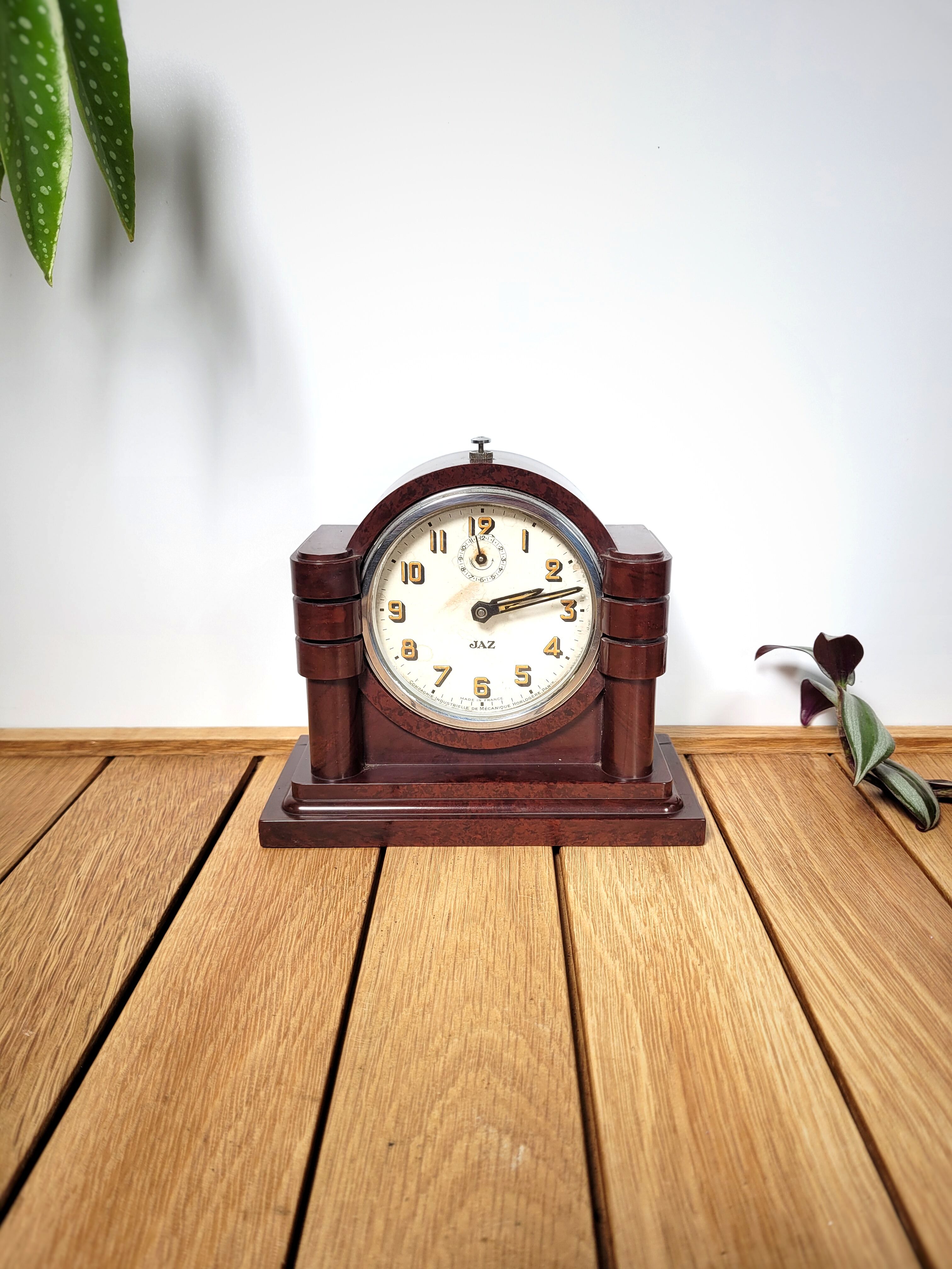 Clock awakening jazz bakelite