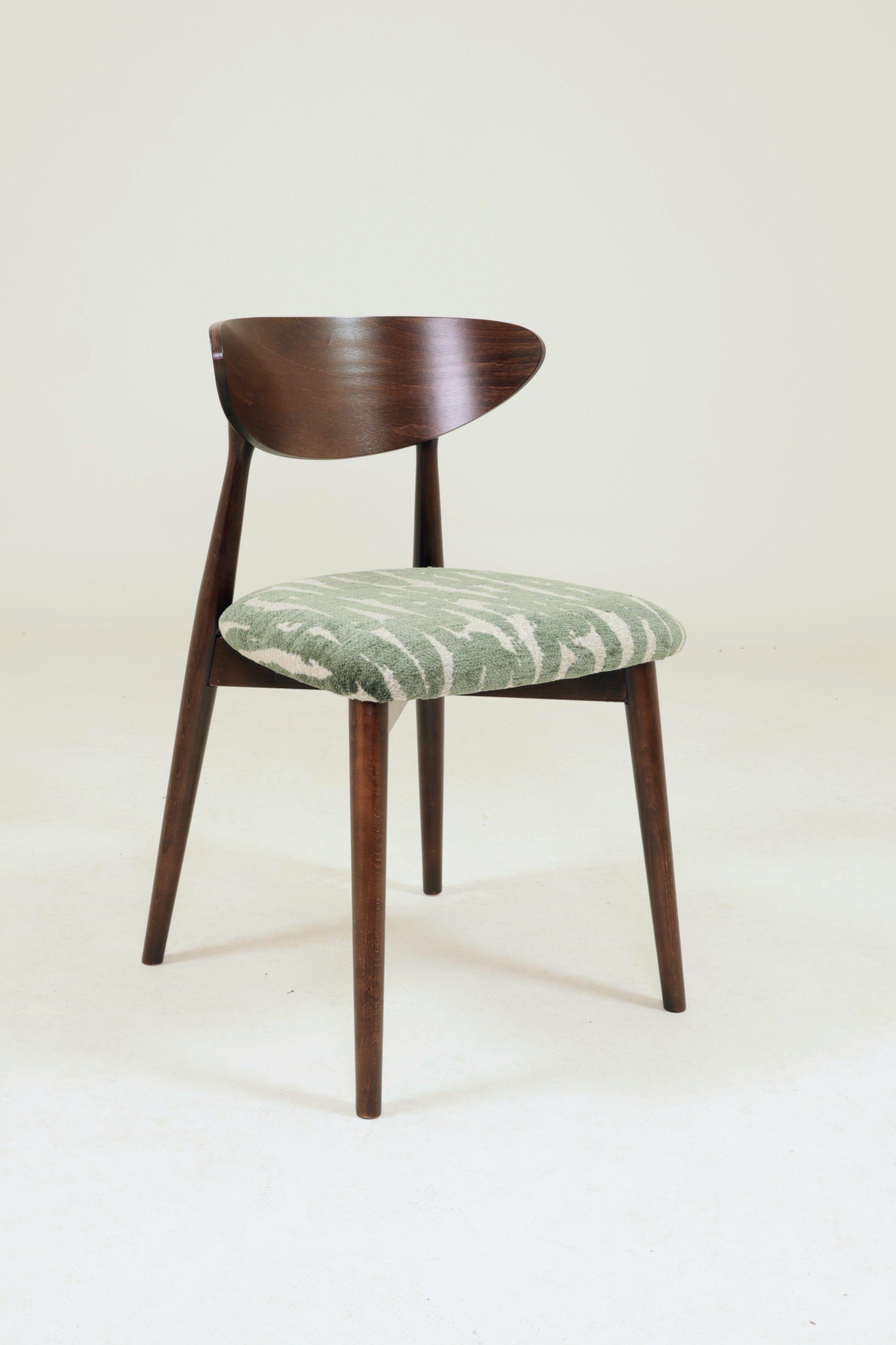 Modern set of 6 dining chairs, jacquard upholstery with patterns.