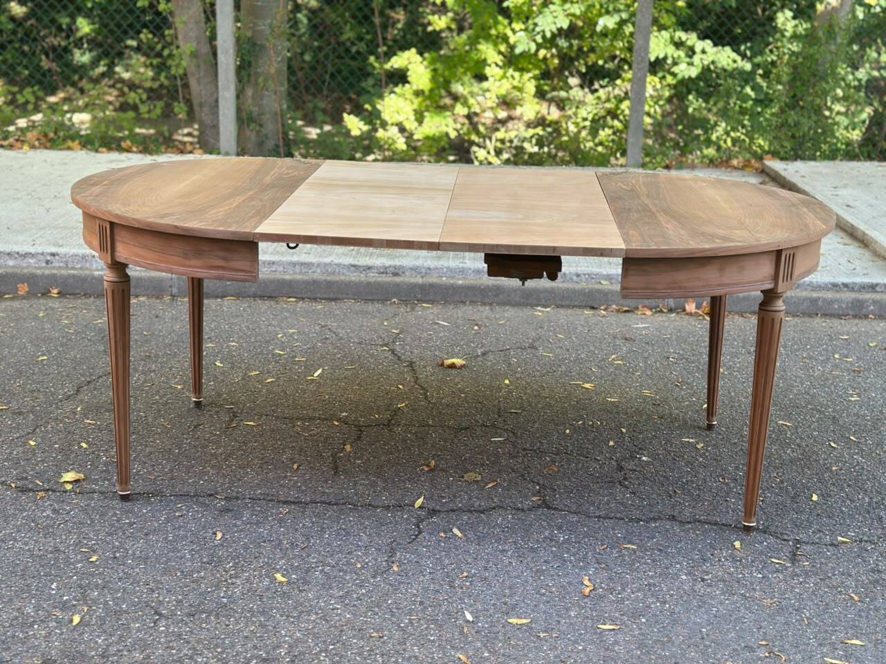 Round extendable dining table Louis XVI stripped in walnut 1960 190cm