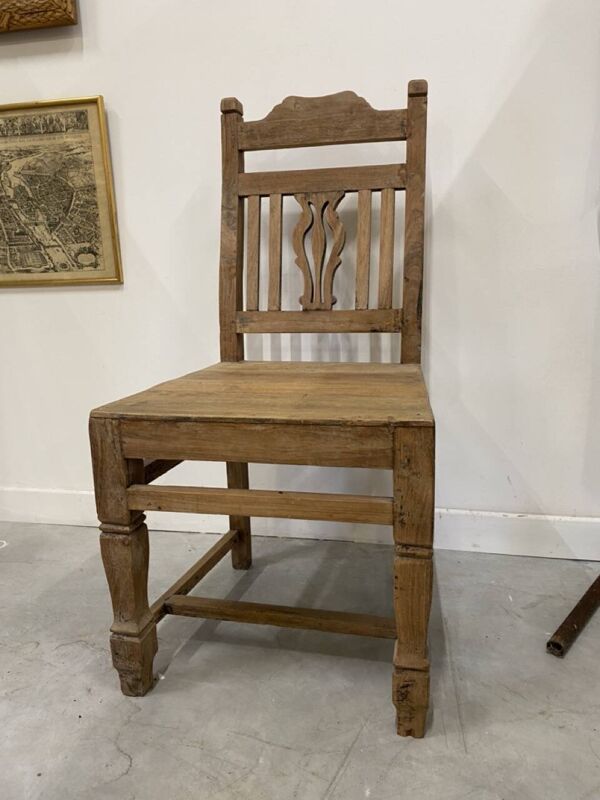 Chaise paysanne ancienne en bois