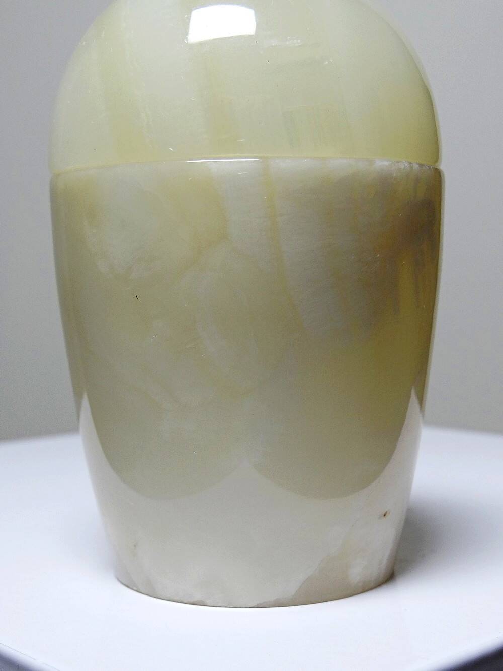 Small vintage box in beige marble/alabaster and brass