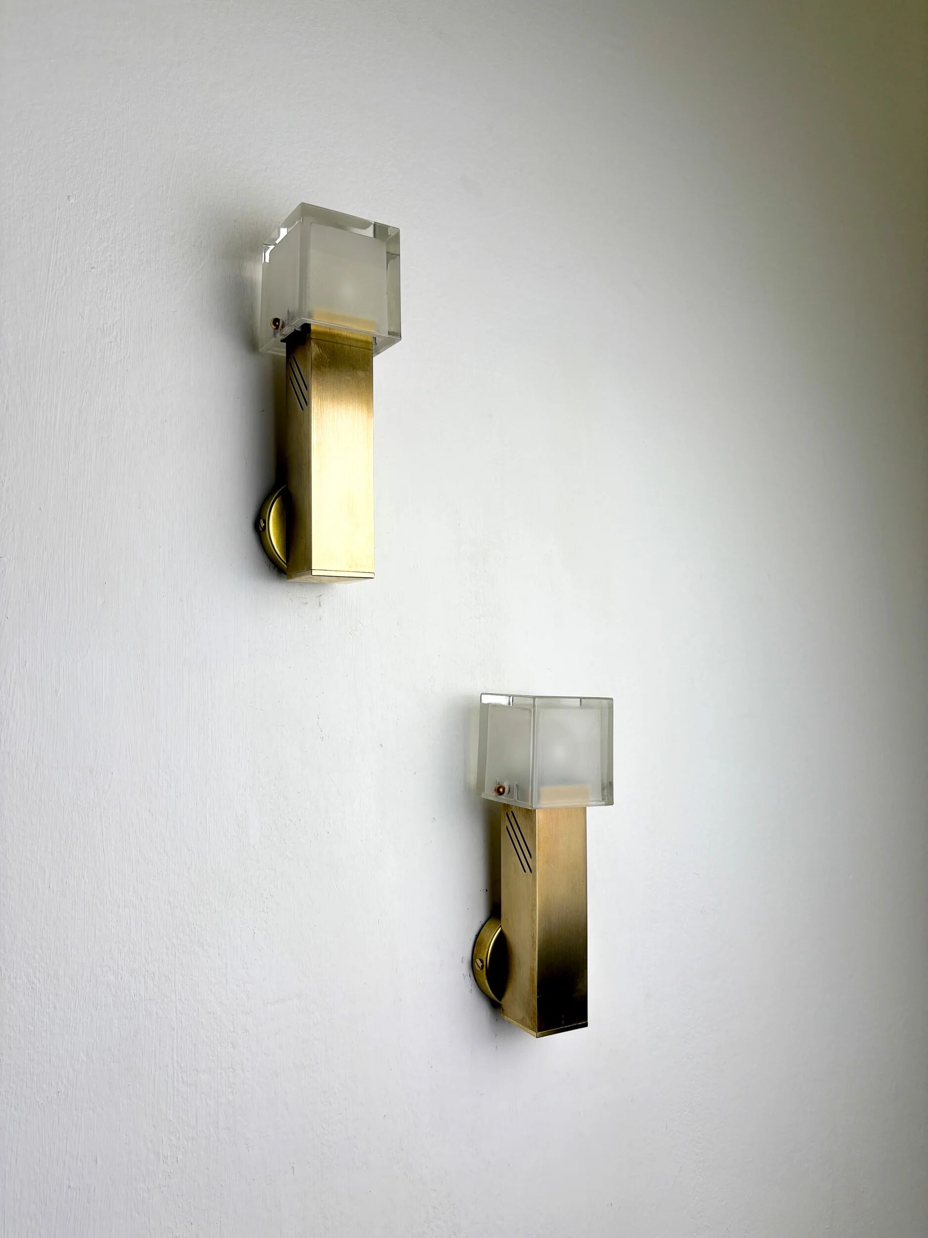 Pair of Gaetano Sciolari cubic Murano glass wall lights, Italy, circa 1970s