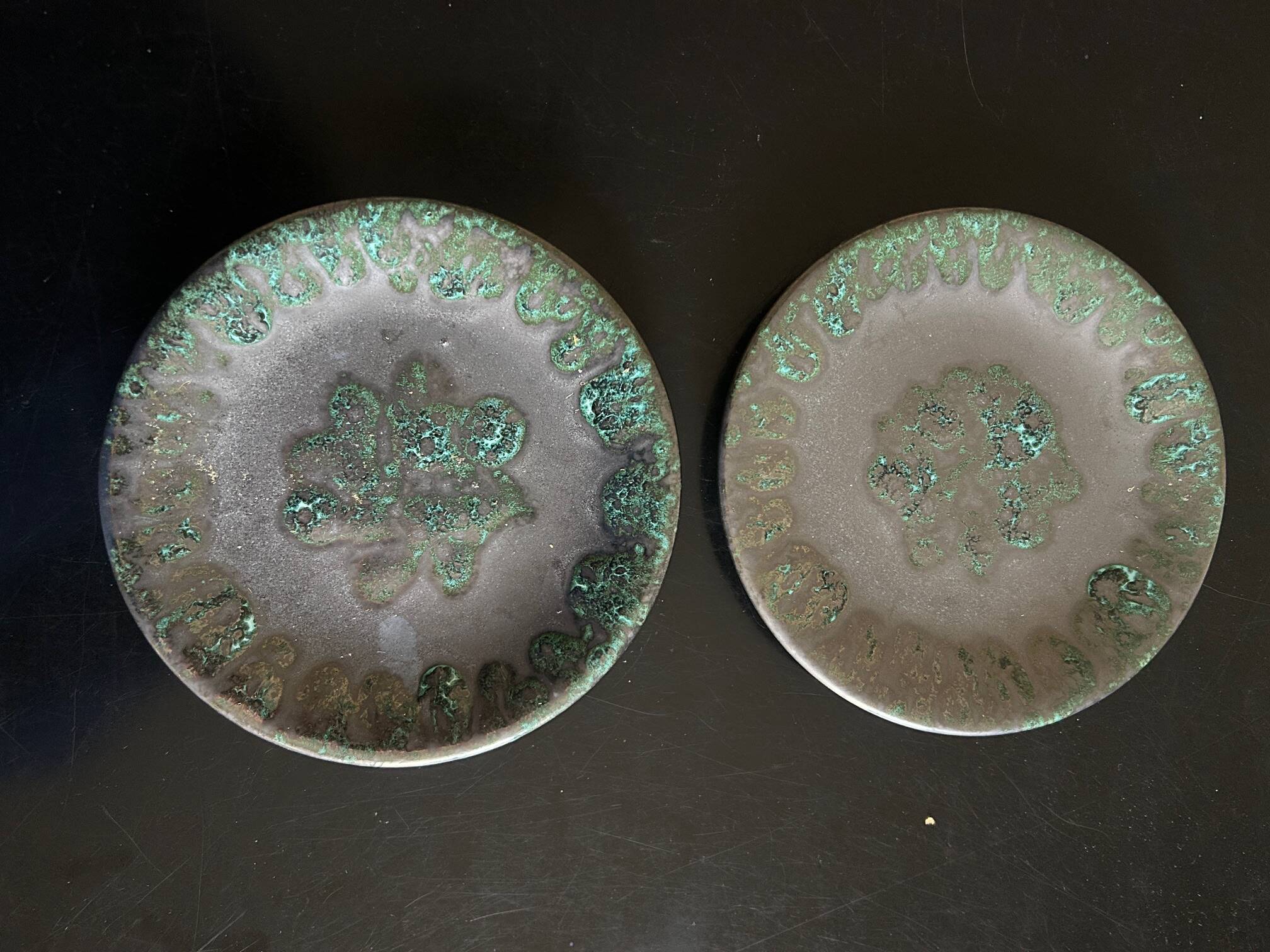 11 flat ceramic plates from Petit Massé Morvan.