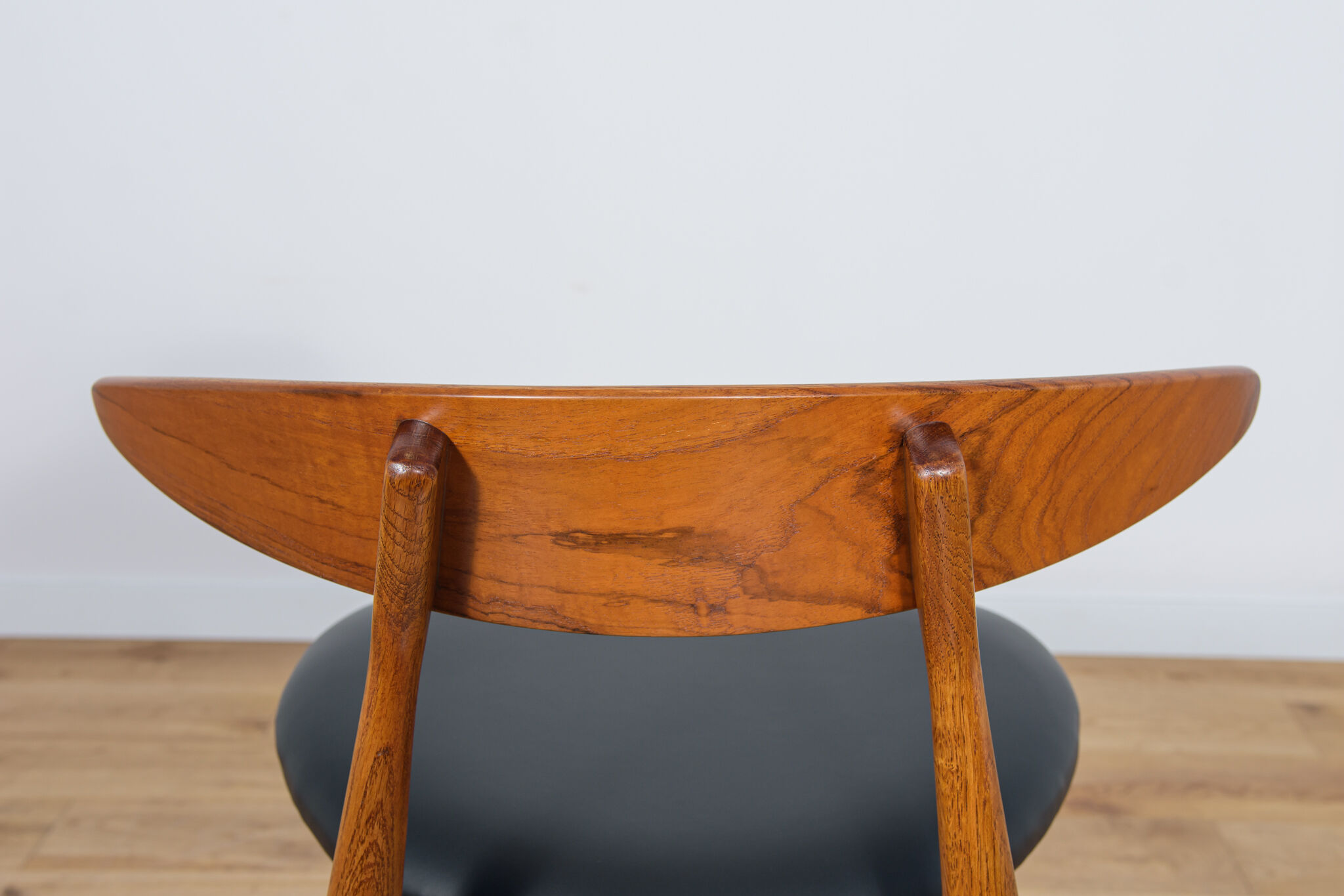 Mid century danish ch33 dining chairs by Hans J. Wegner for Carl Hansen & søn, set of 4