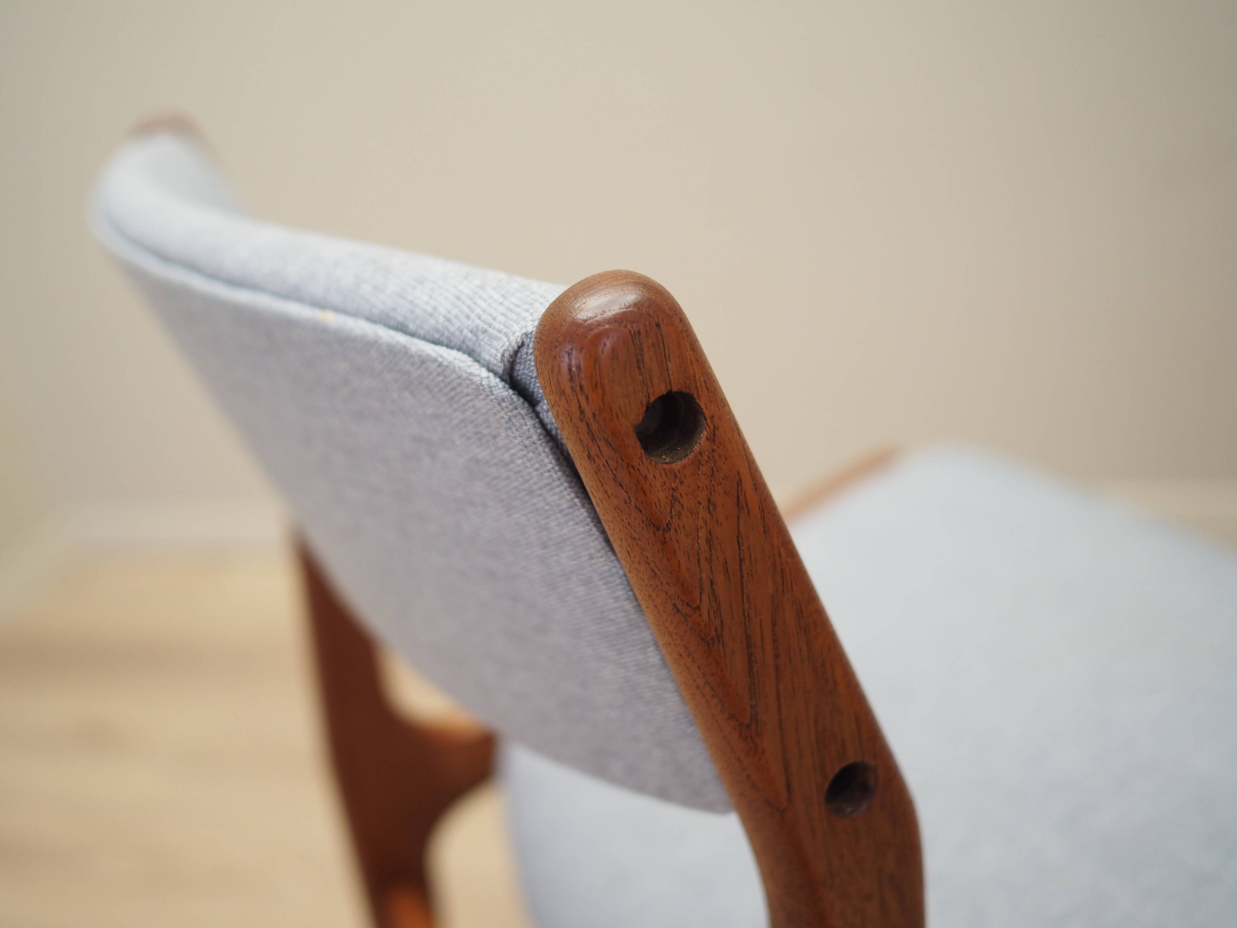 Ensemble de six chaises en teck, design danois, années 1970, fabrication : Nova