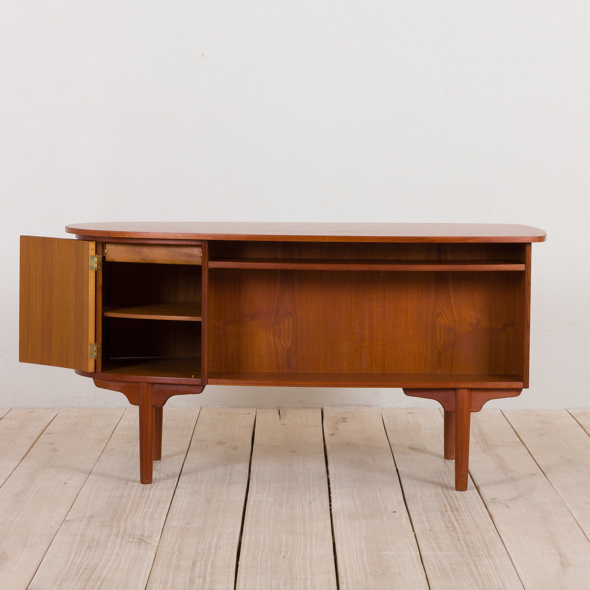 Mid Century free standing bullet shape executive teak desk by H.P. Hansen, Denmark, 1960s