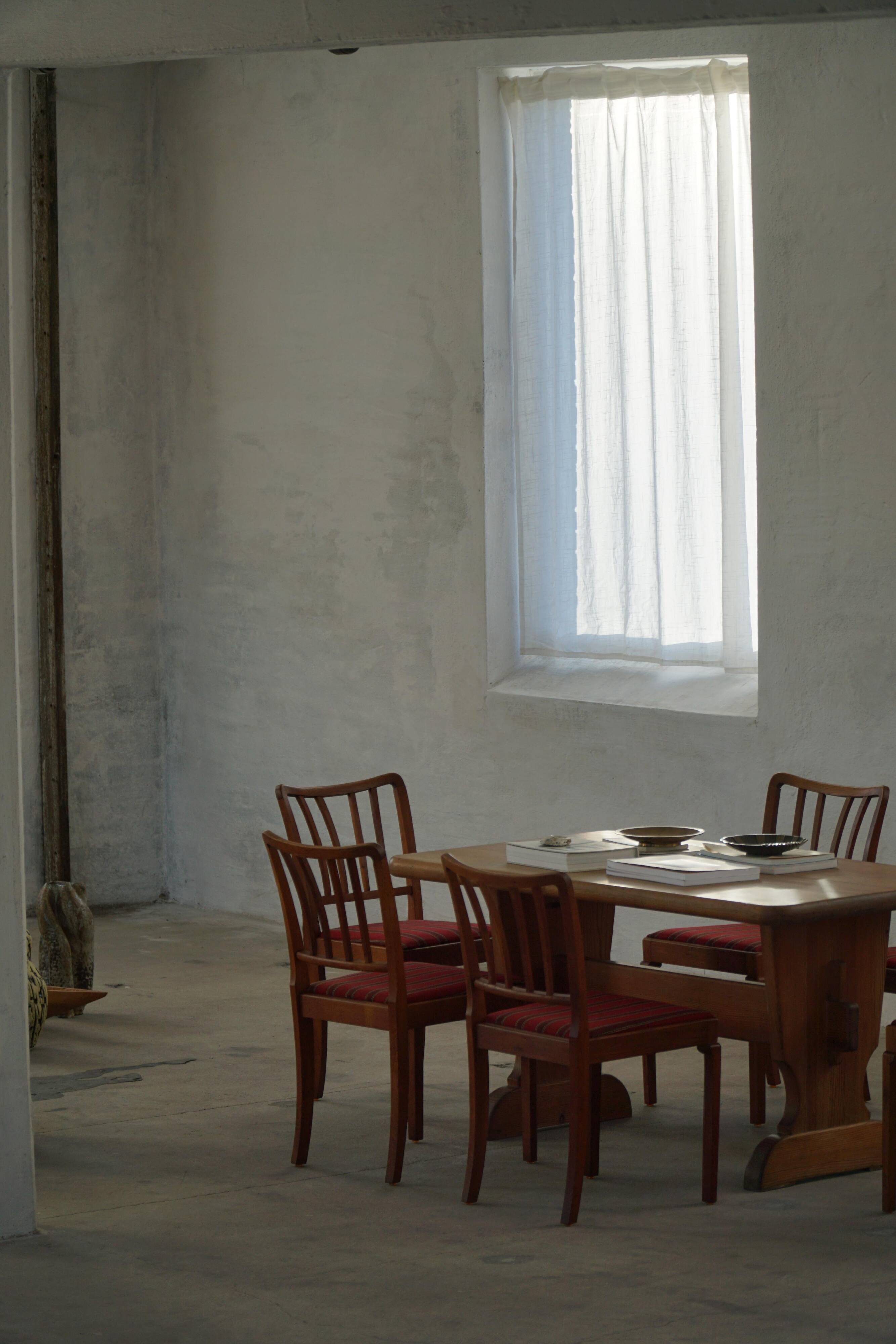 Set of 6 modern classic Danish dining chairs, oak with upholstered seats, 1950s.