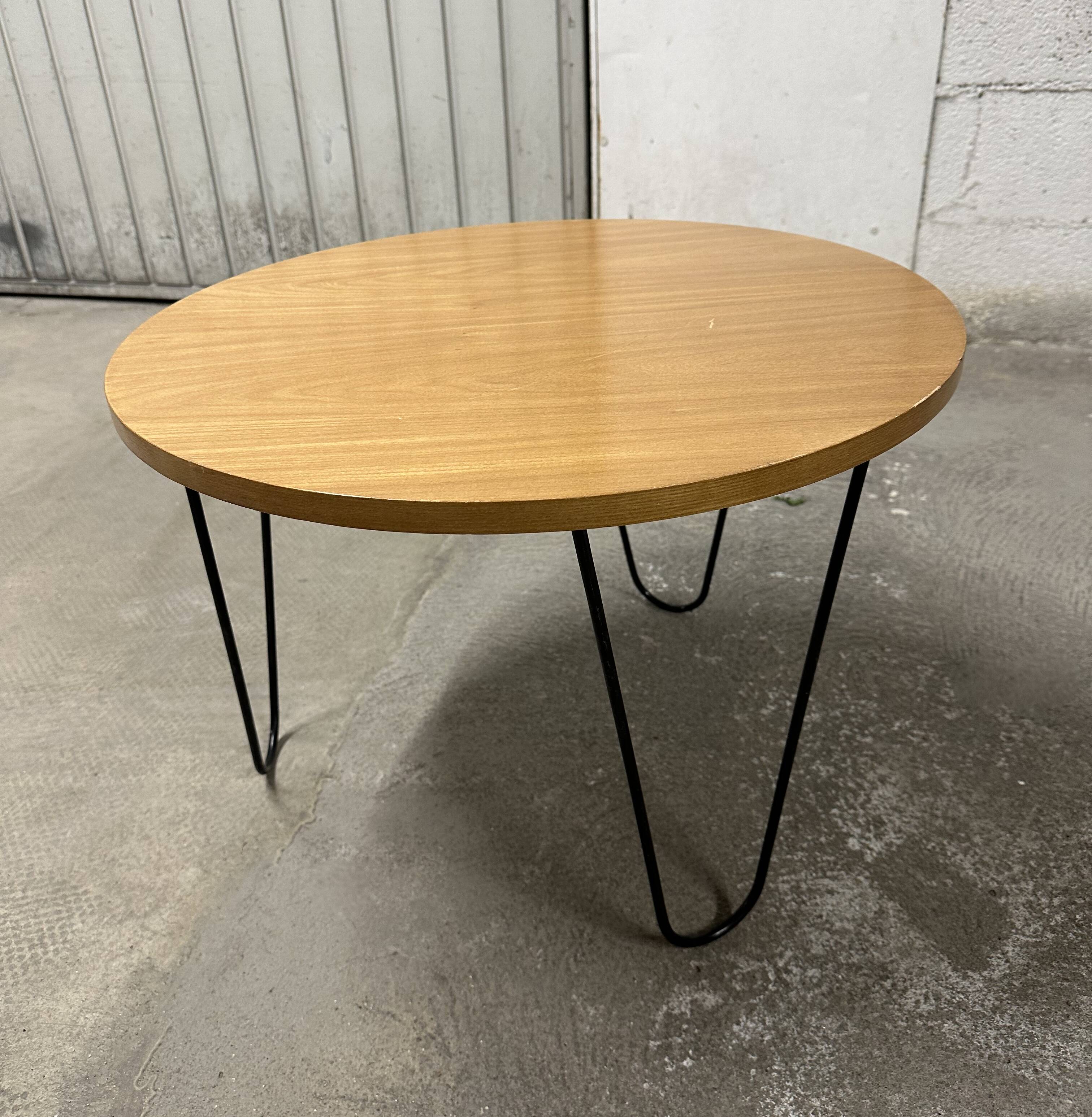 Table basse années 60 pieds épingles et plateau chêne massif