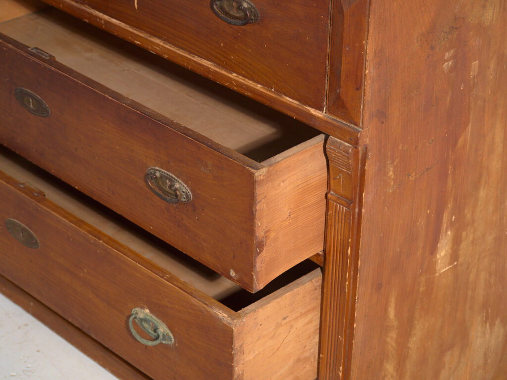 Central European antique chest of drawers with four drawers – Central Europe, circa 1910