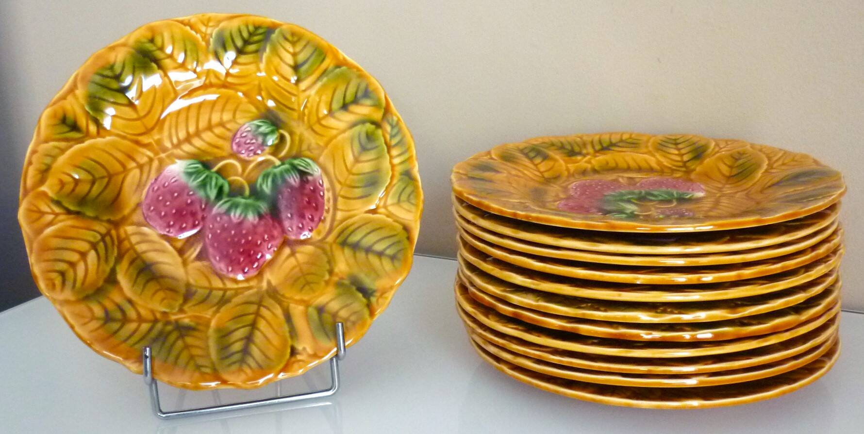 Dessert service of 12 barbotine plates, Sarreguemines, vintage