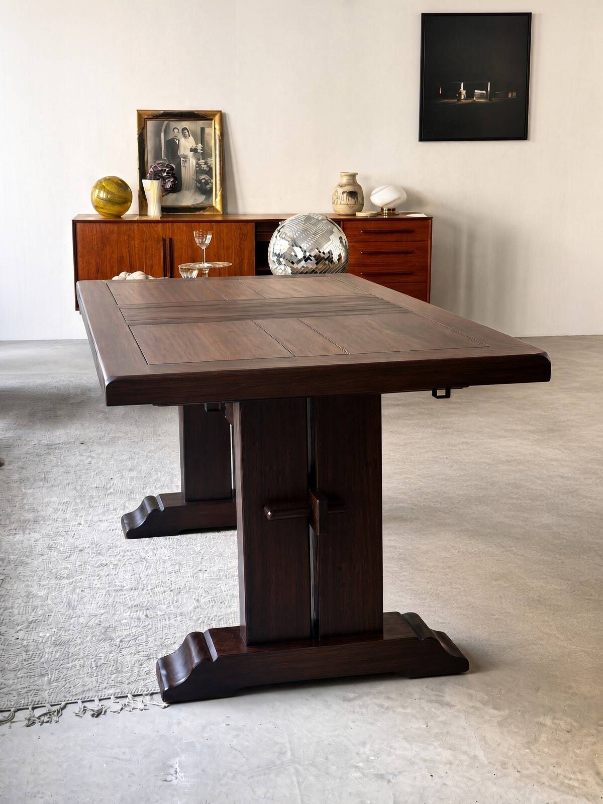 Wooden table with a black patina and two extensions – 180 to 260 cm