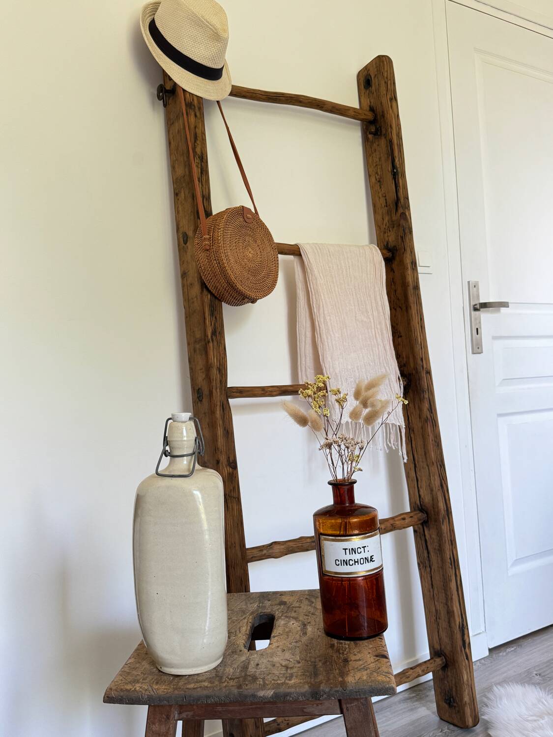 Old wooden ladder / rack