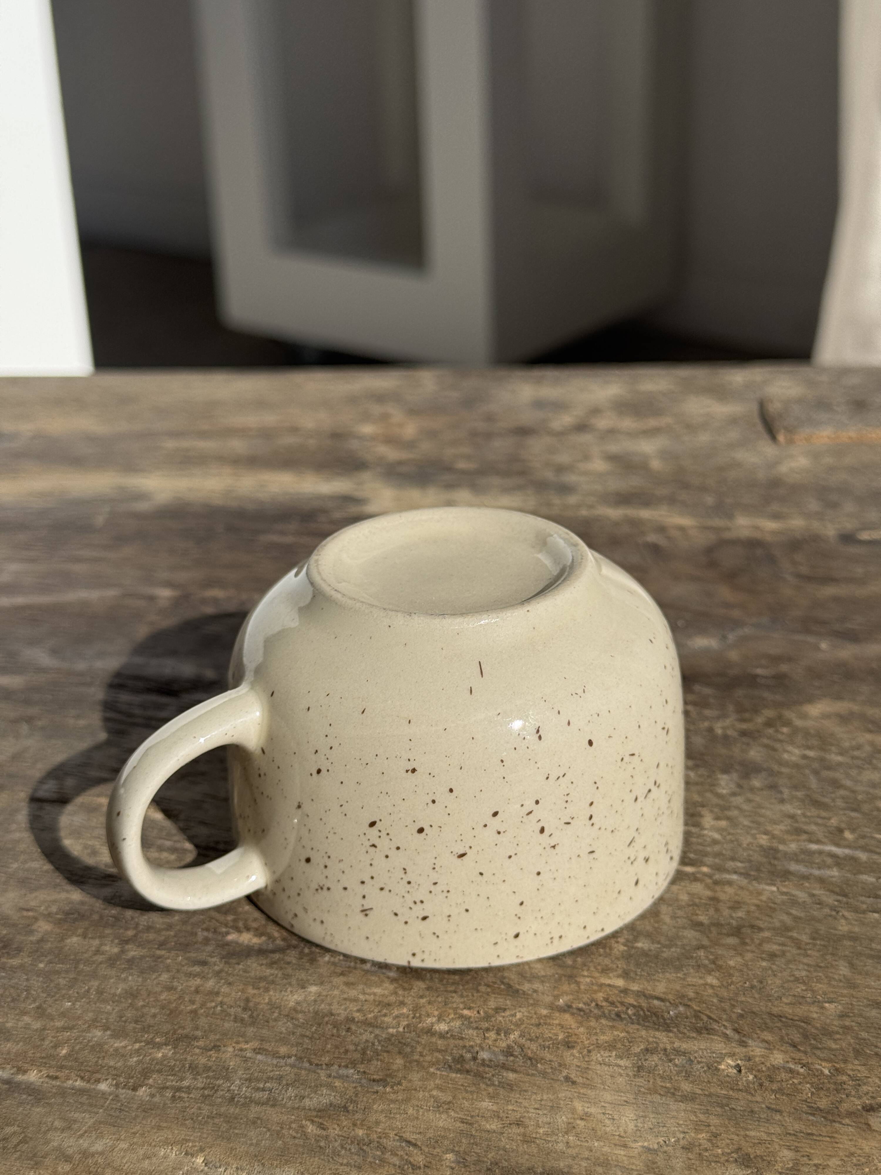 Set of 4 vintage speckled beige stoneware coffee cups.