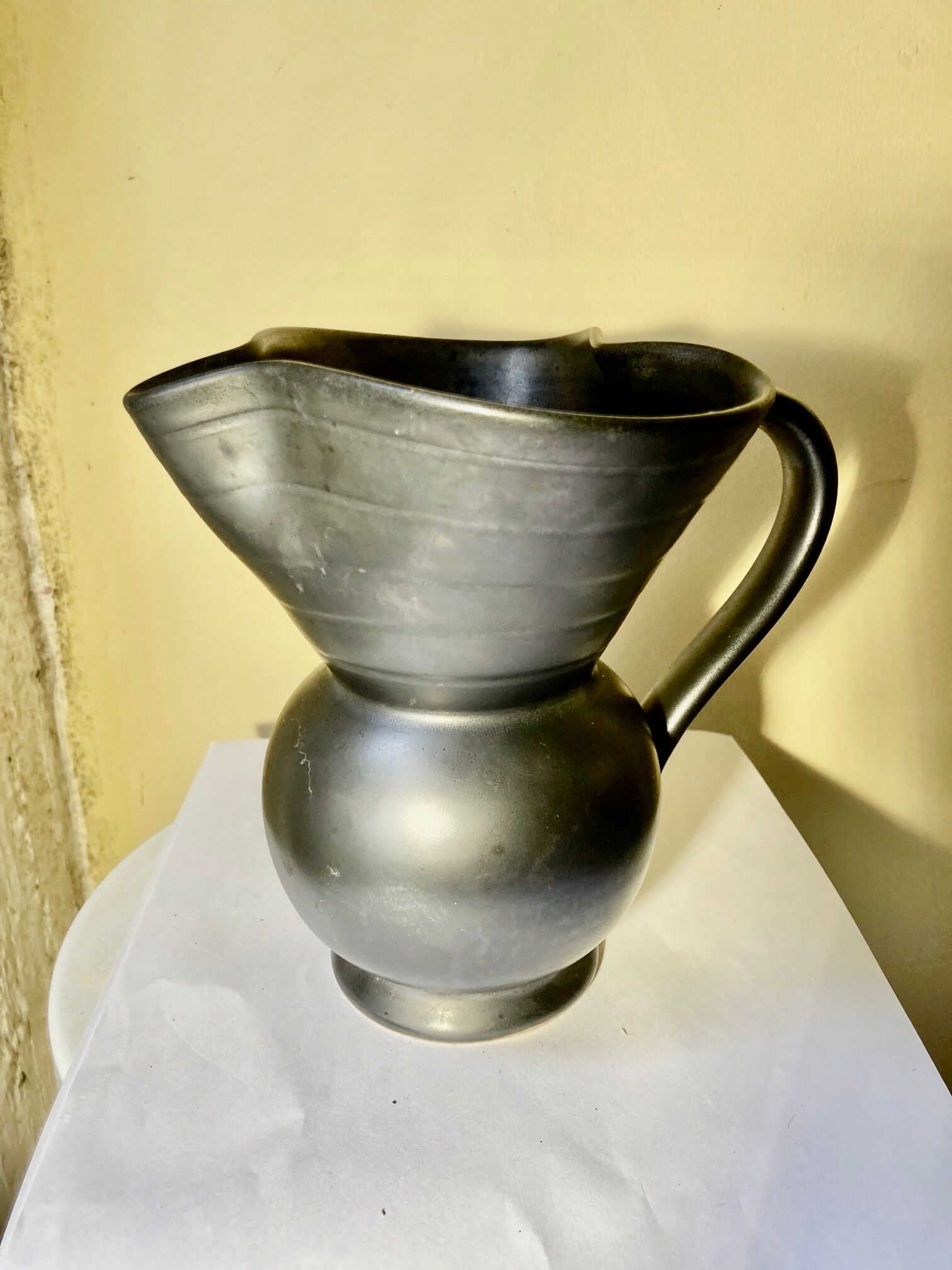 Pitcher in anthracite black ceramic