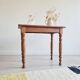 Table ancienne - bureau en bois massif pieds tournés