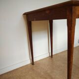 Spindle leg desk