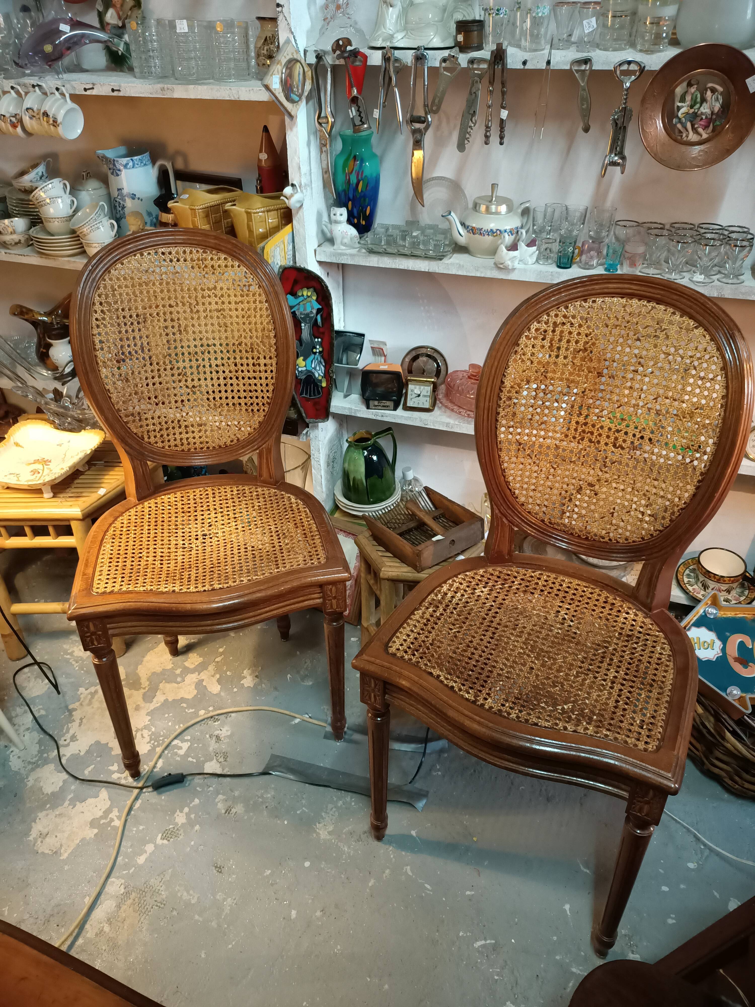 Medallion chairs