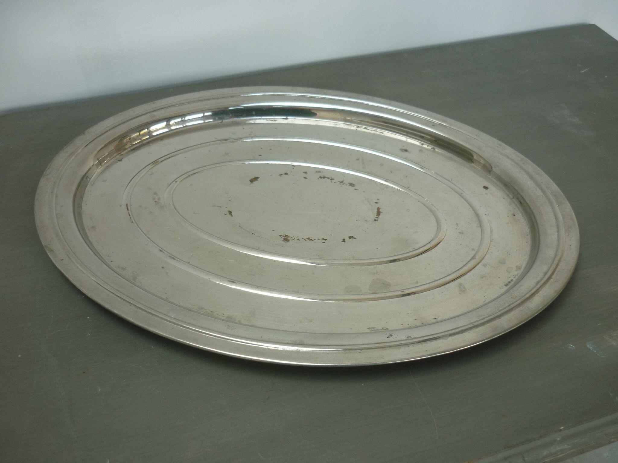 Silver metal oval top