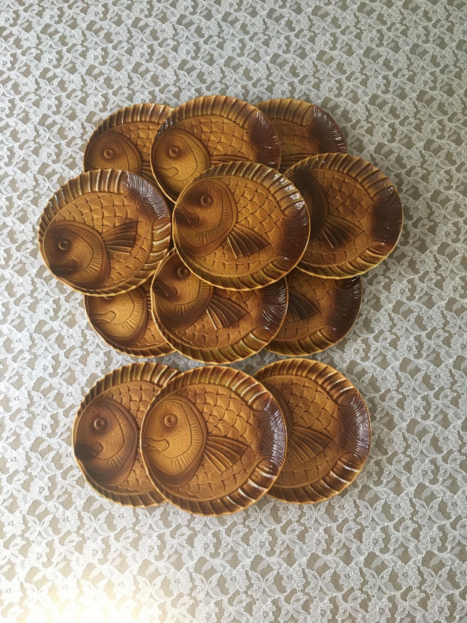 12 large fish plates in Sarreguemines slurry