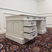 Ensemble de bureau blanc classique avec chaise de bureau