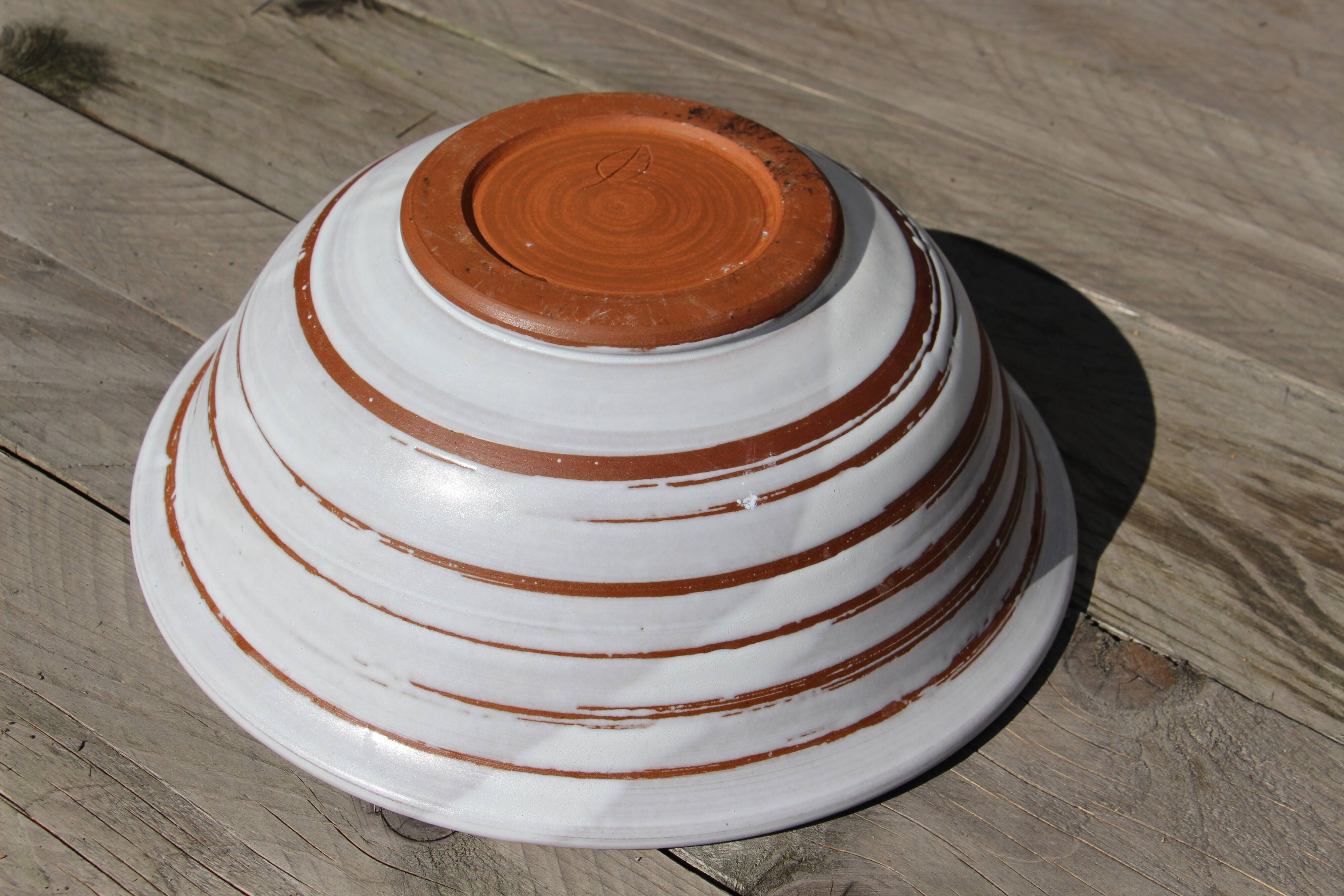 Stoneware salad bowl