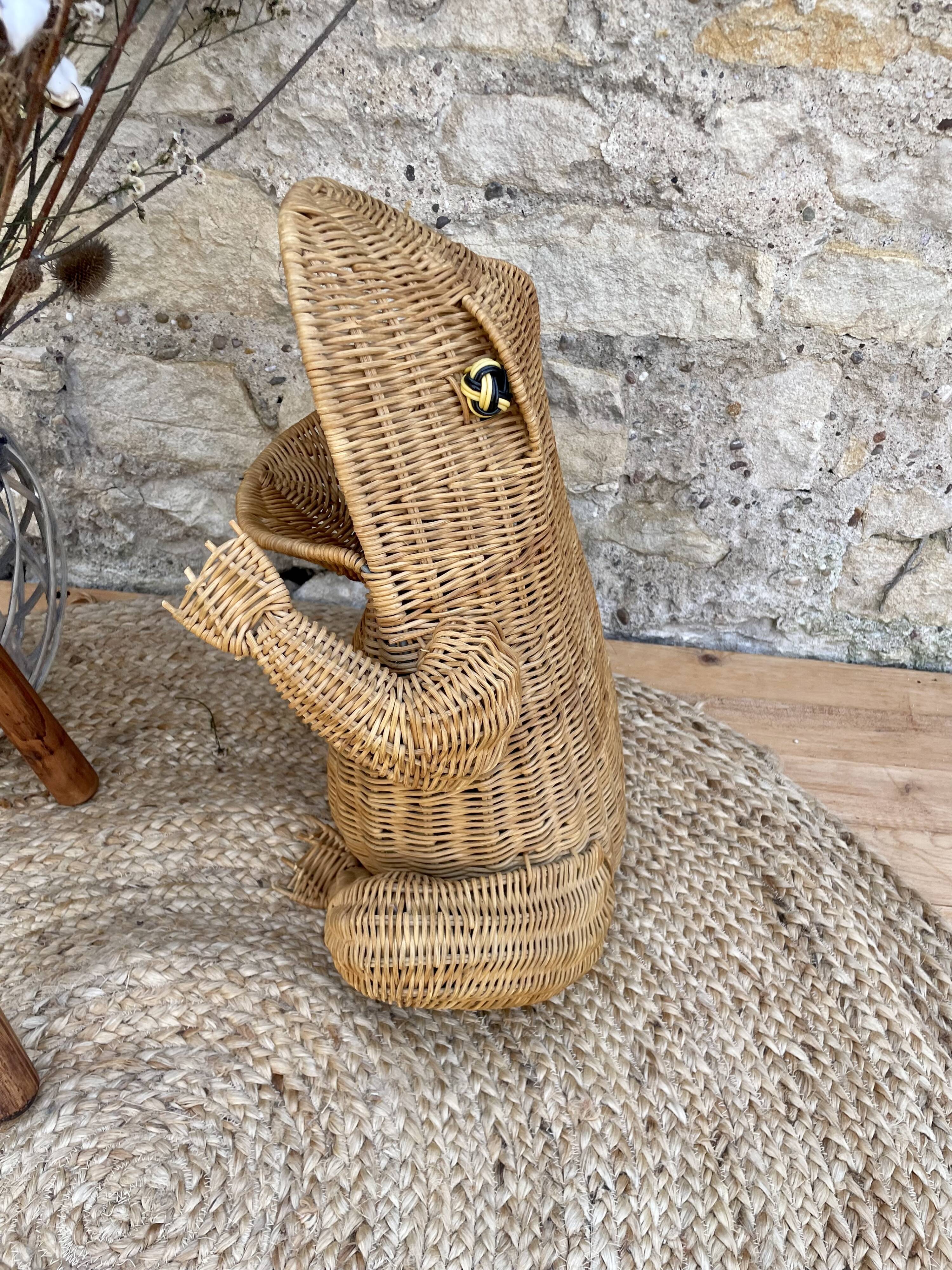 Rattan frog magazine holder