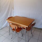 formica table with extension + 6 chairs