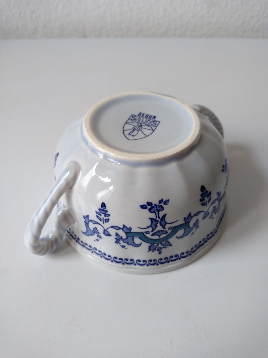 Set of 4 large cups with sky blue handles with Royal navy blue decoration signed salins Ségur ceramic France