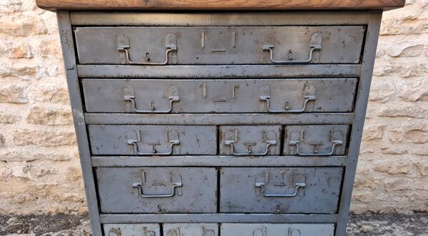 Meuble militaire à tiroirs métallique