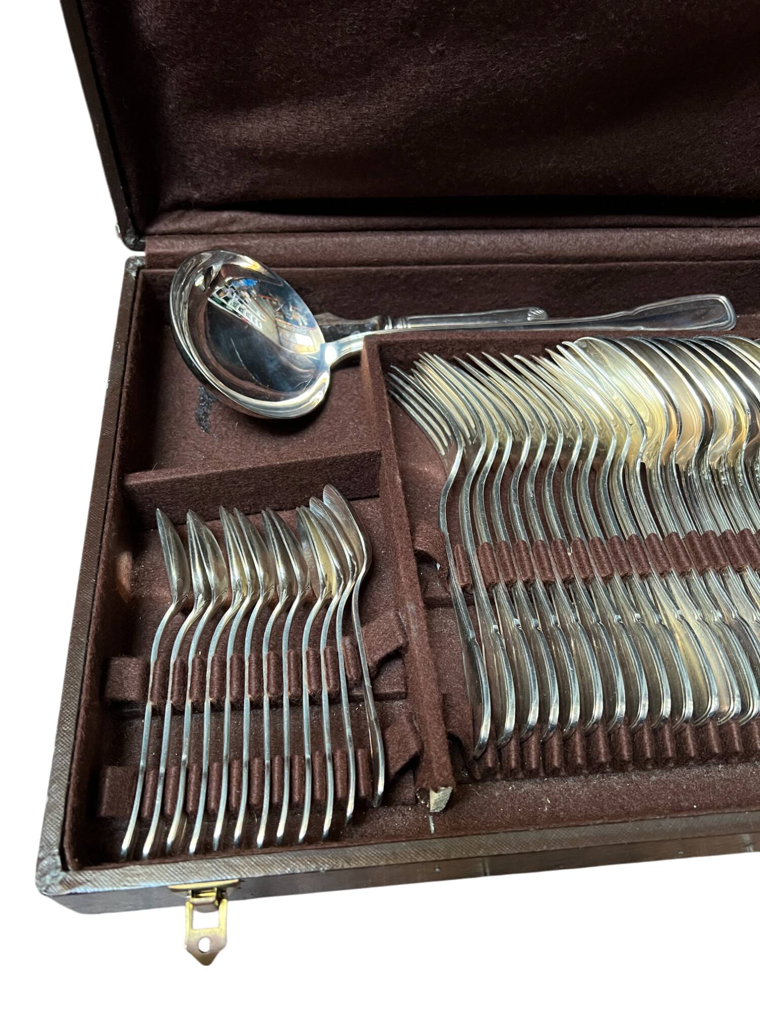 Silver metal cutlery set
