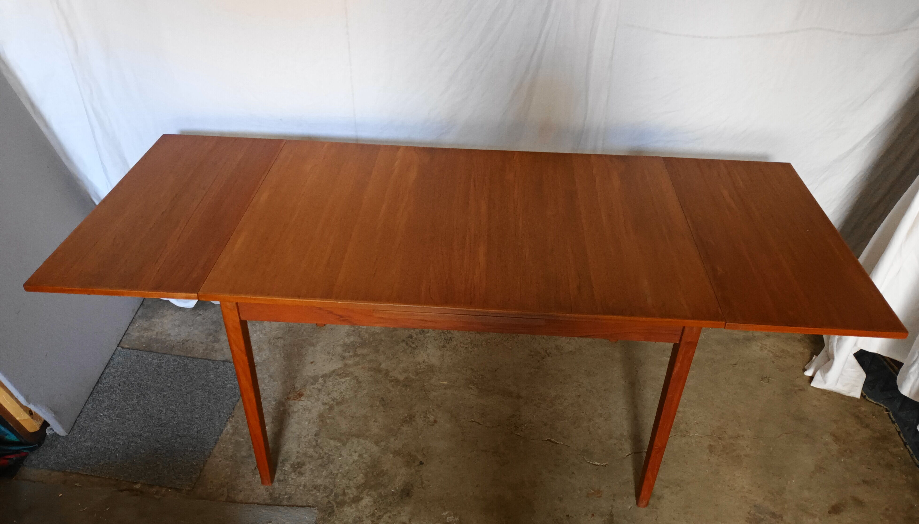 Scandinavian teak extension table from the 60s
