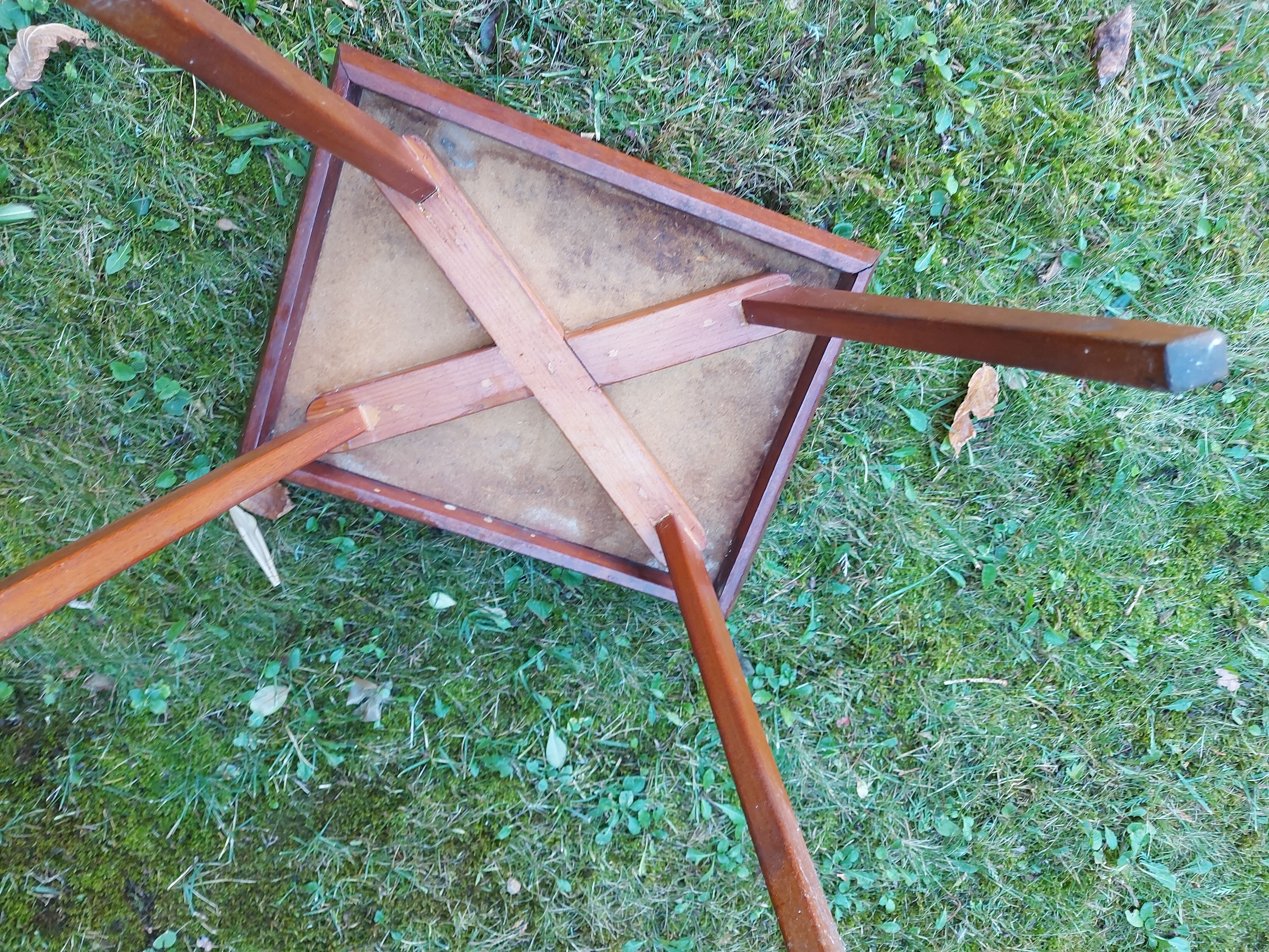 Table vintage en bois pieds compas