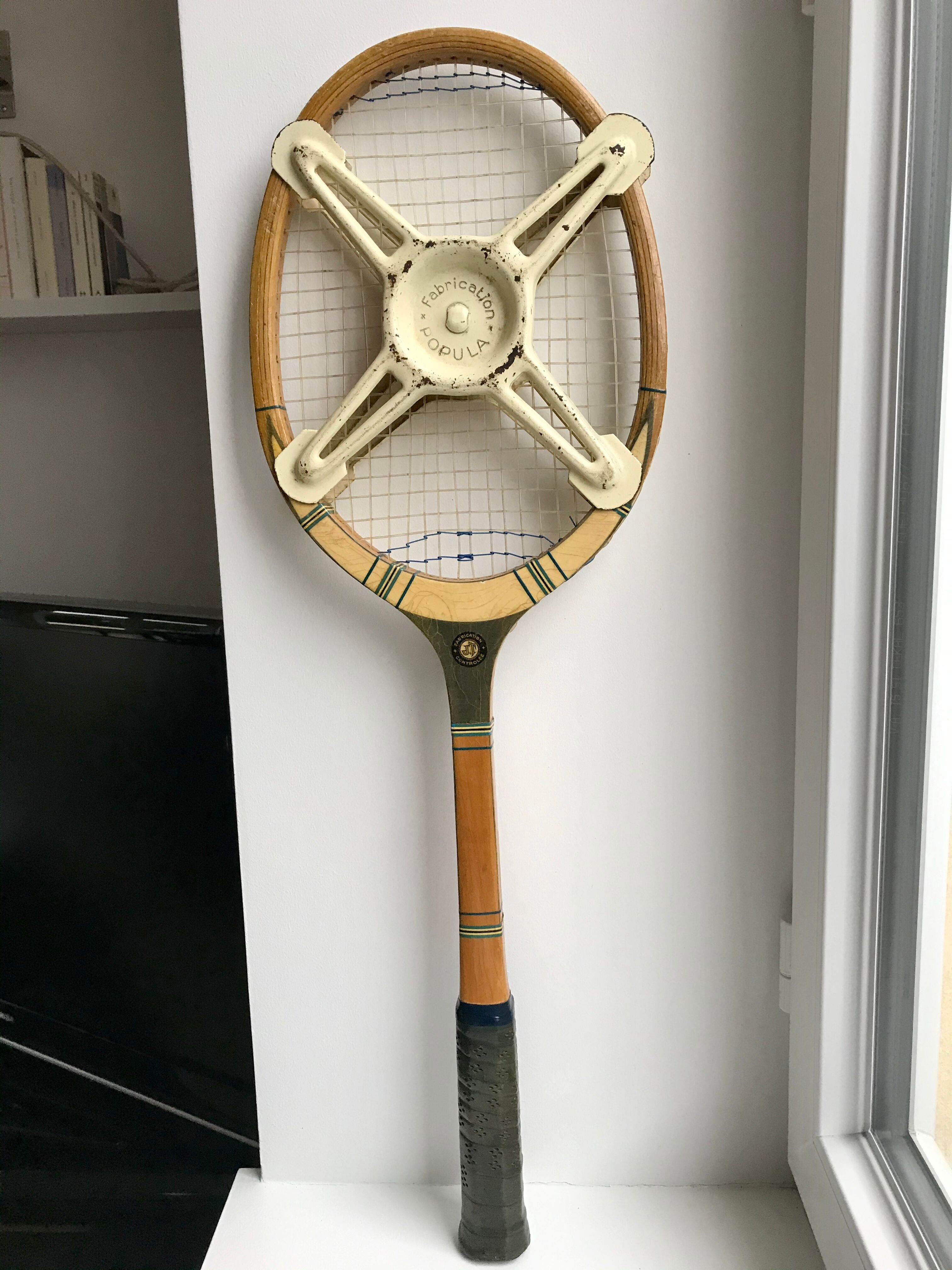 Popula 1960s tennis racket