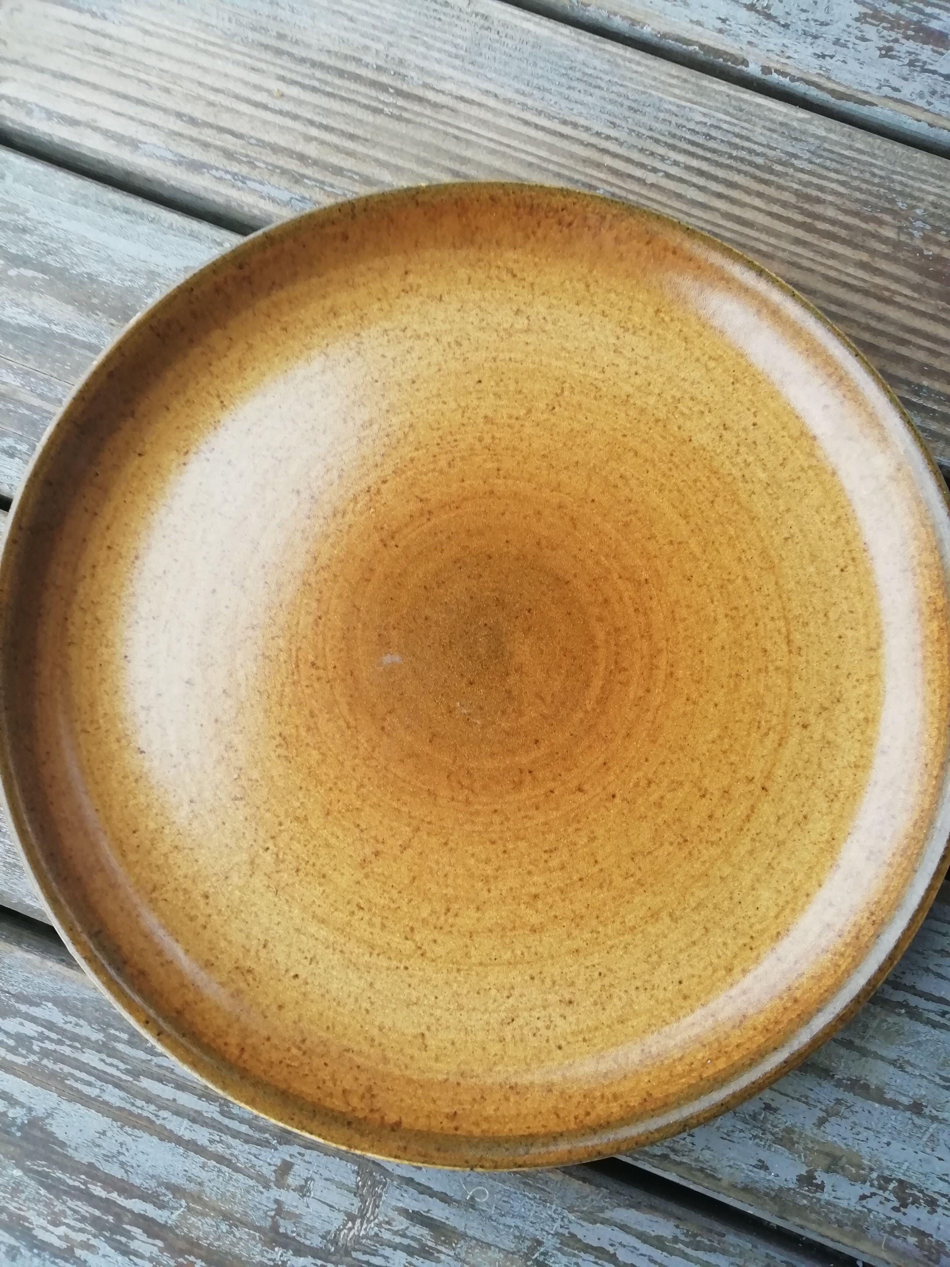 Sandstone pie dish