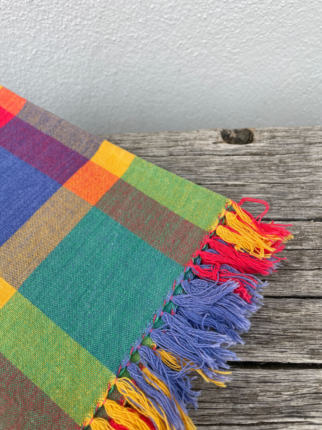 5 multicoloured checked napkins