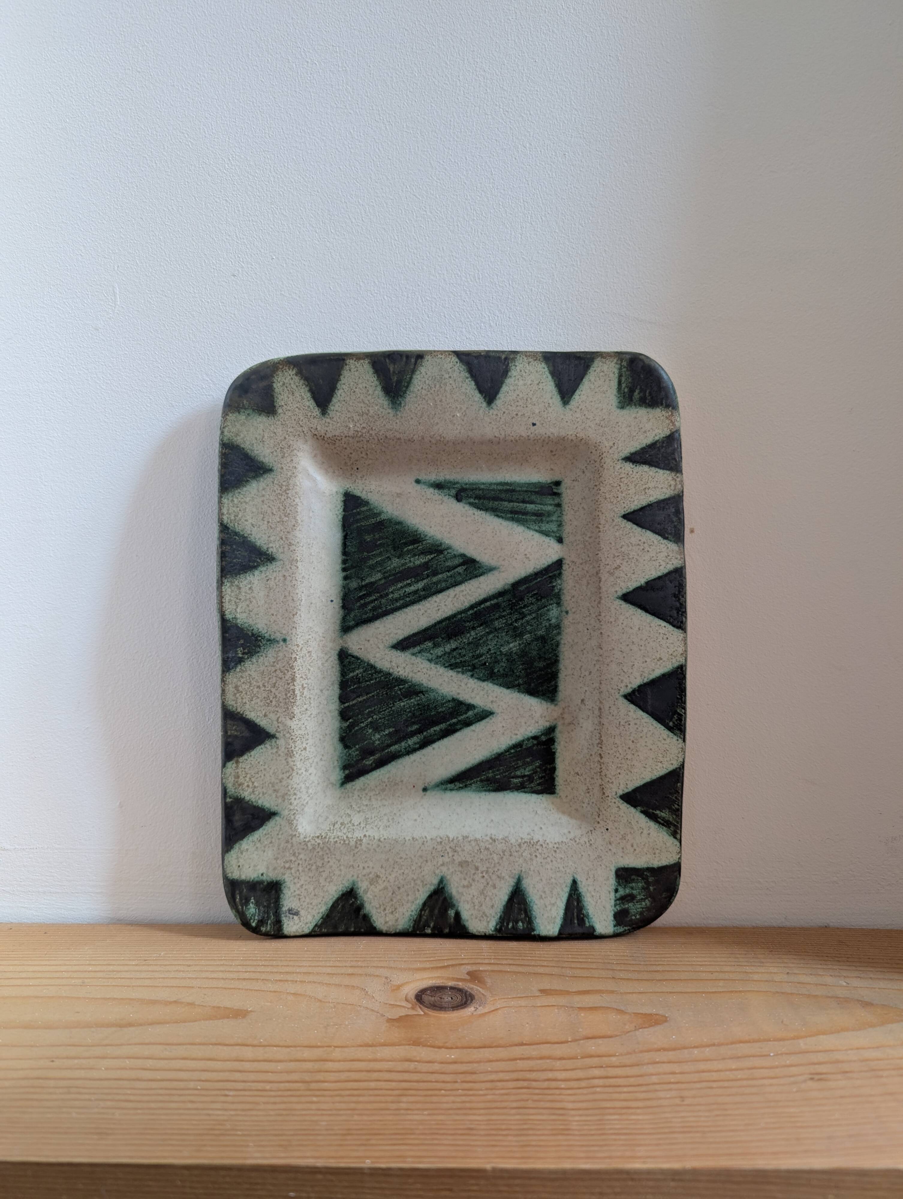 Ceramic pocket emptier