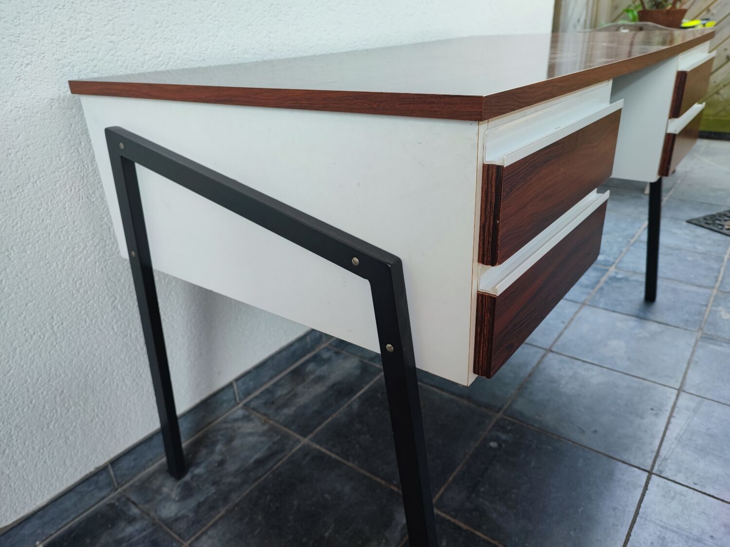 Minimalist formica desk