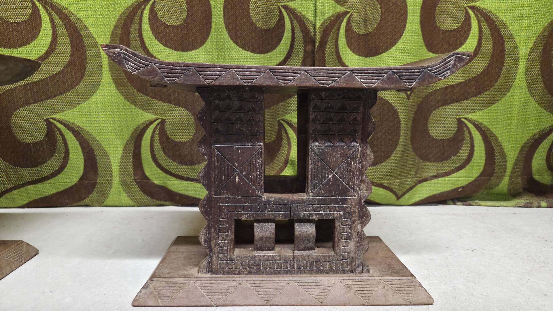 Paire de tabourets africains en bois sculpté  art tribal