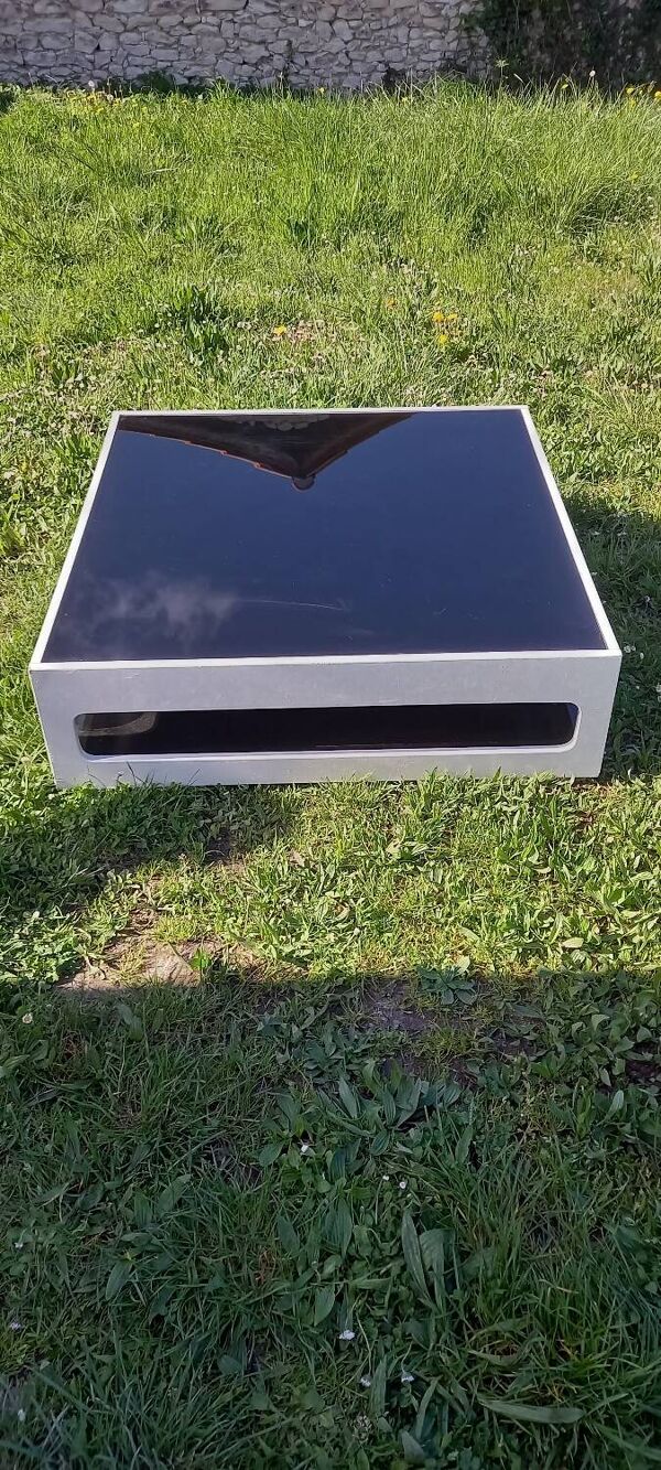 Table basse carrée blanche et noire