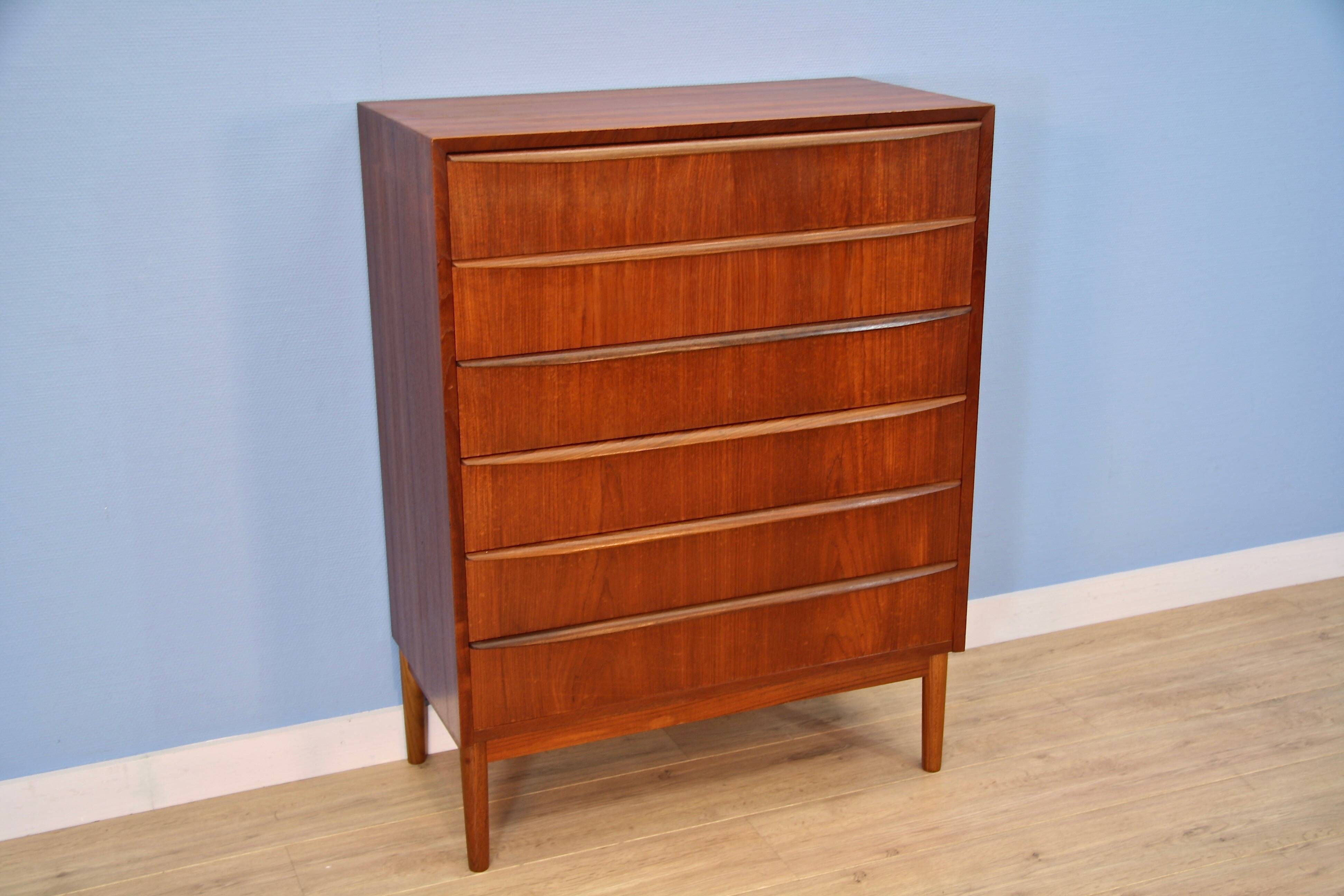 Danish chest of drawers in teak, 1960s