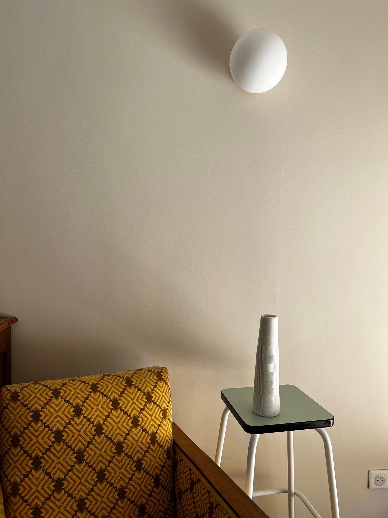 Ceramic sculpture fireplace vase