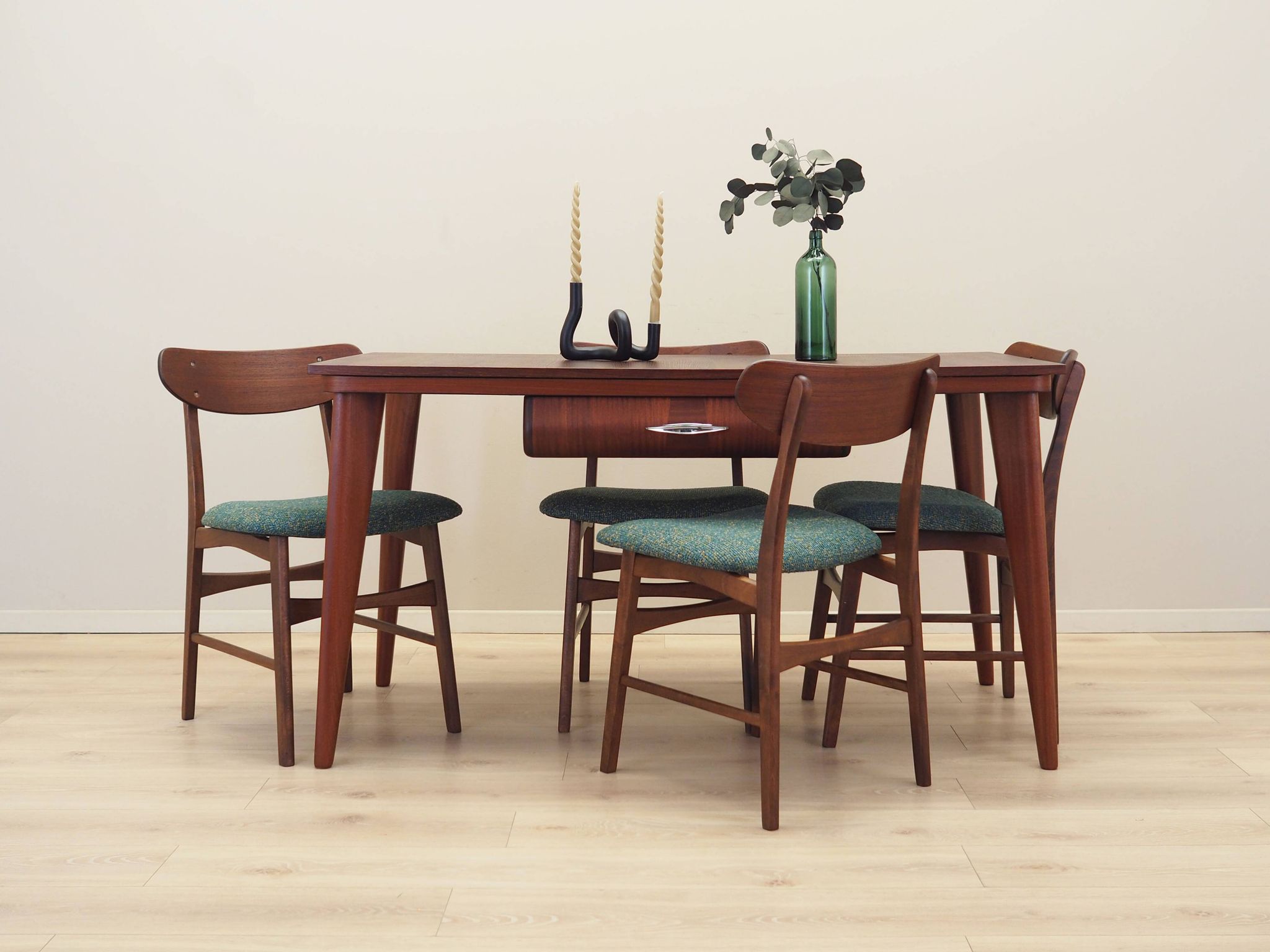 Oak desk, Italian design, 1970s, production: Italy
