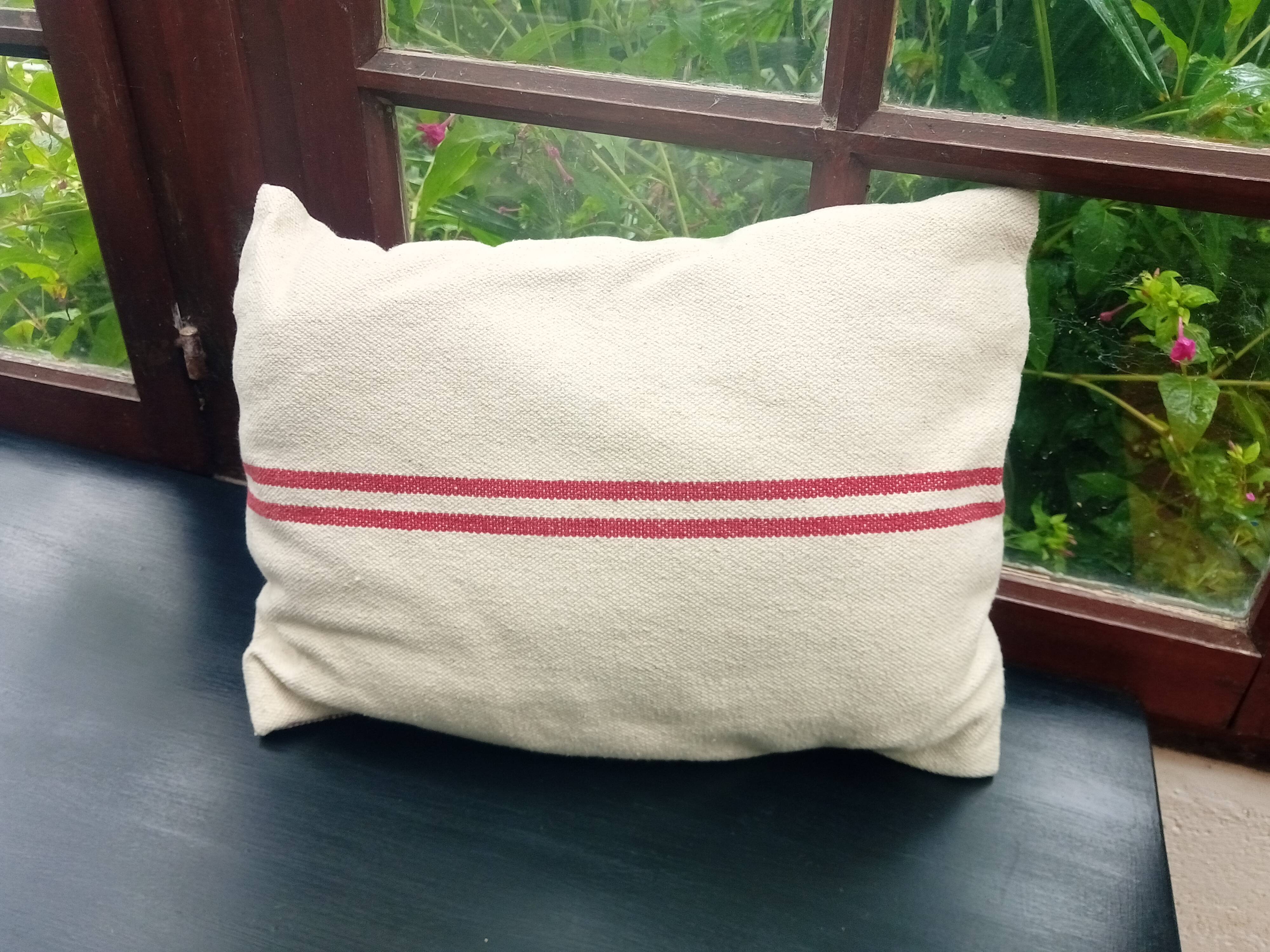 Coussin en chanvre à rayures rouges