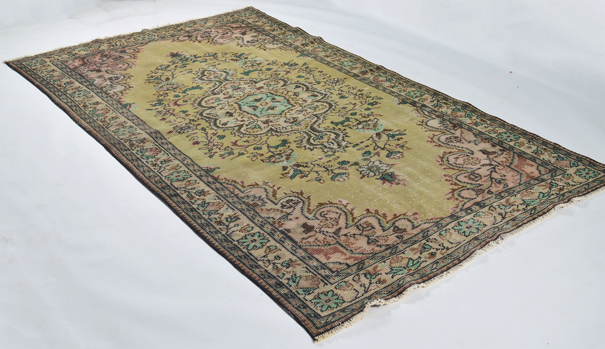 Anatolian handmade rug 260 x 157 cm
