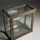 Vitrine française du début du 20e siècle grise