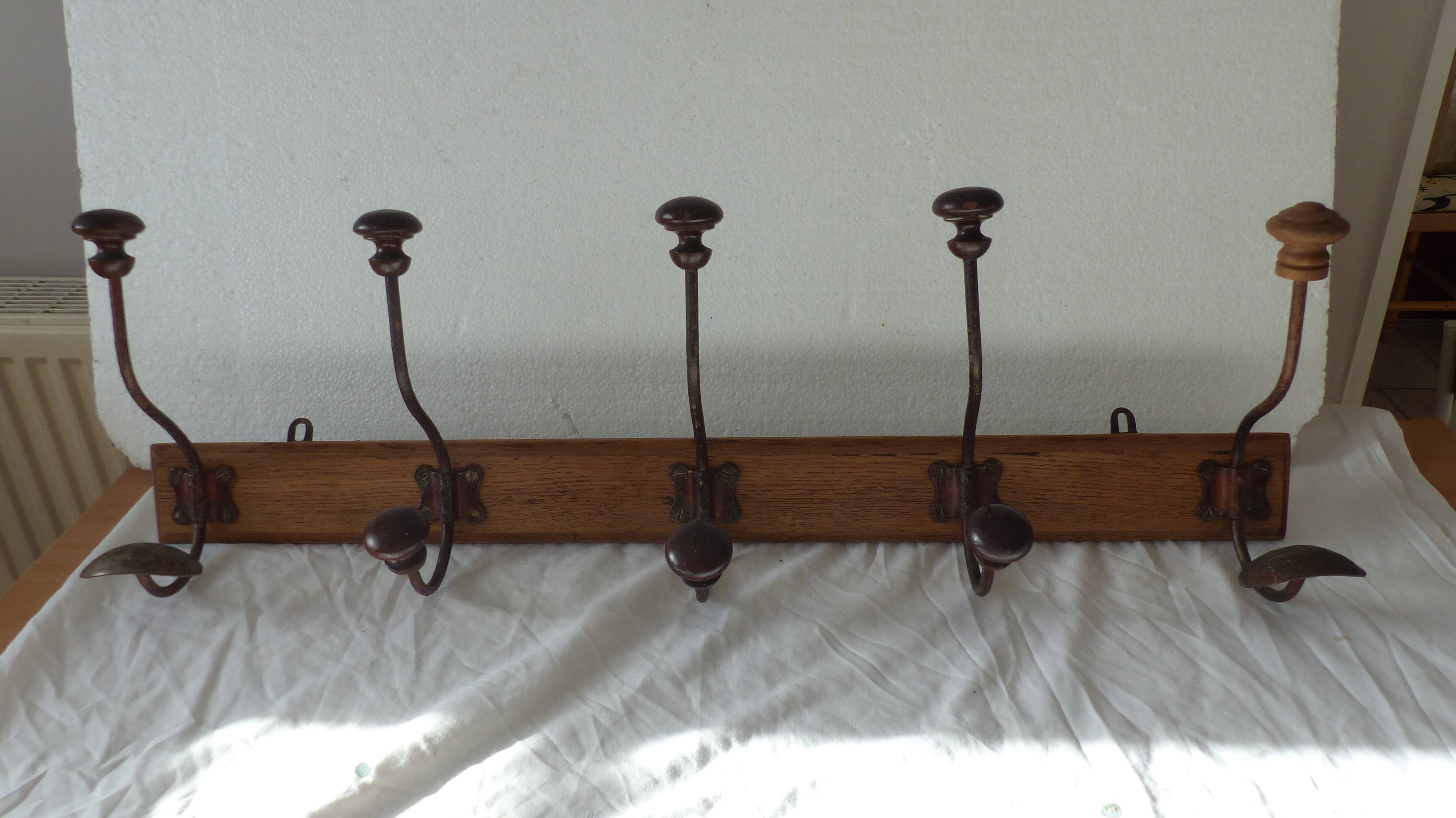 Wall coat rack