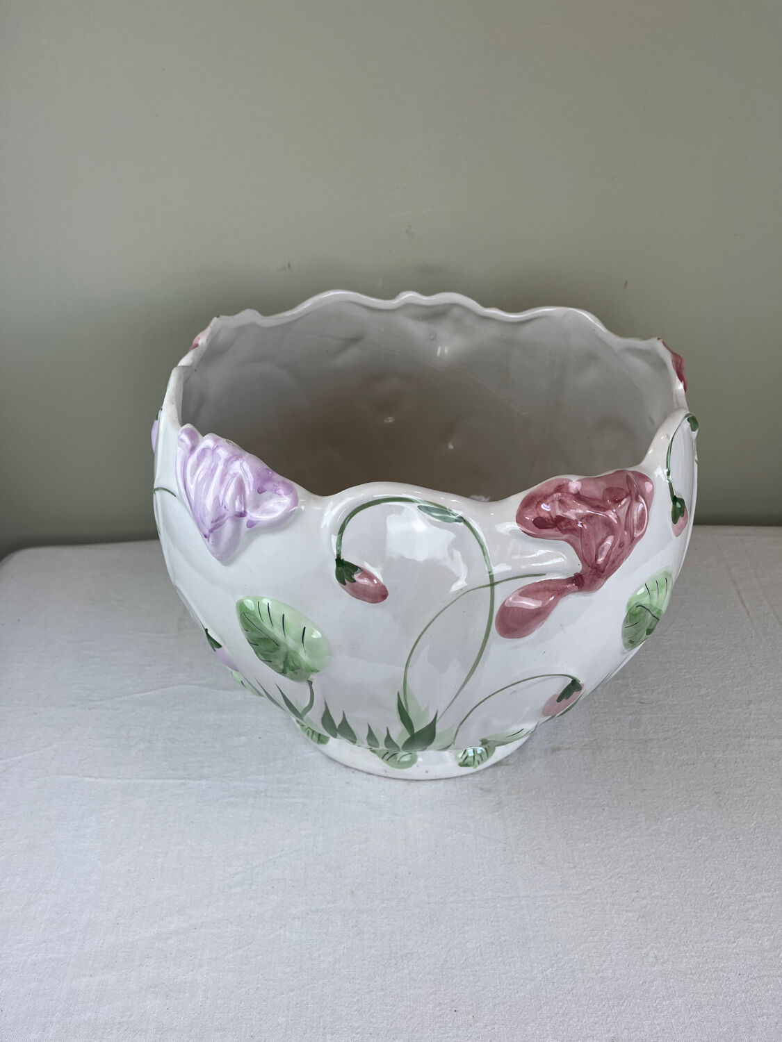 Important glazed ceramic cache pot